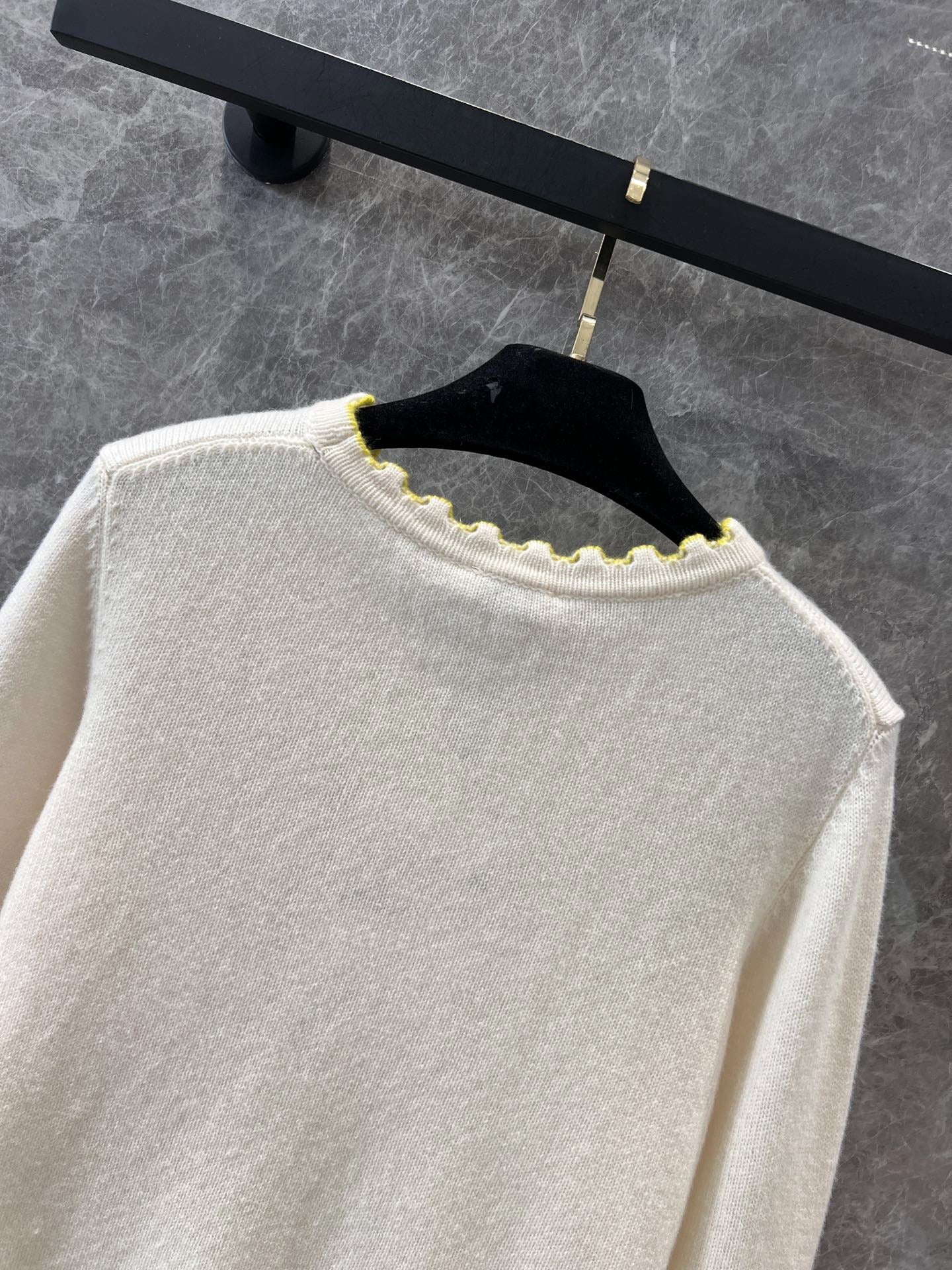 C 25 Split Sleeve Wavy Lace Short Knit Cardigan