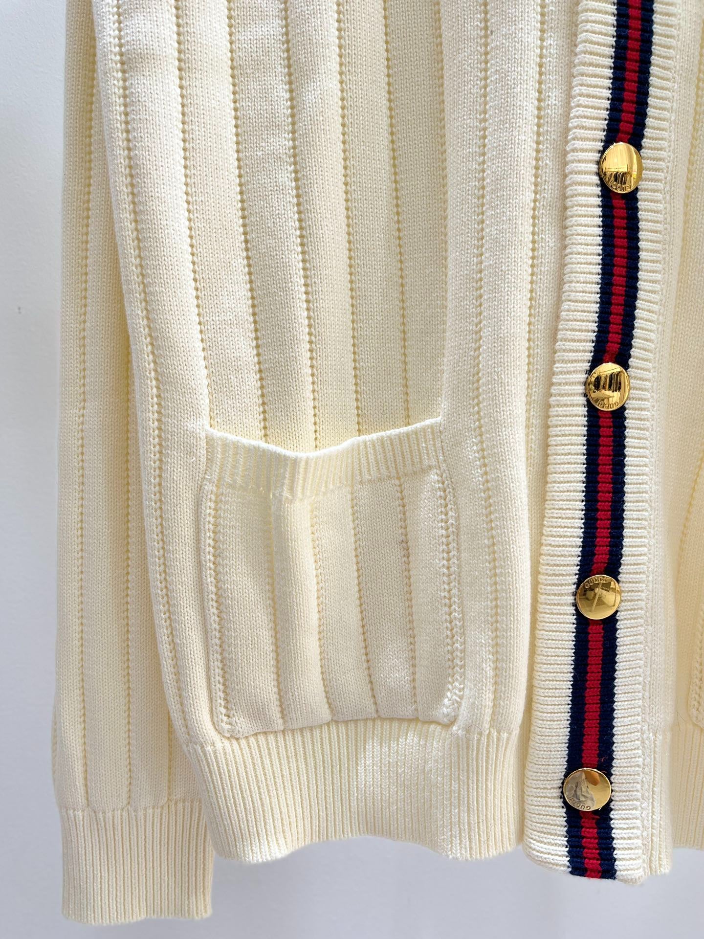 G 25 V-Neck Knit Vertical Stripe Knit Cardigan