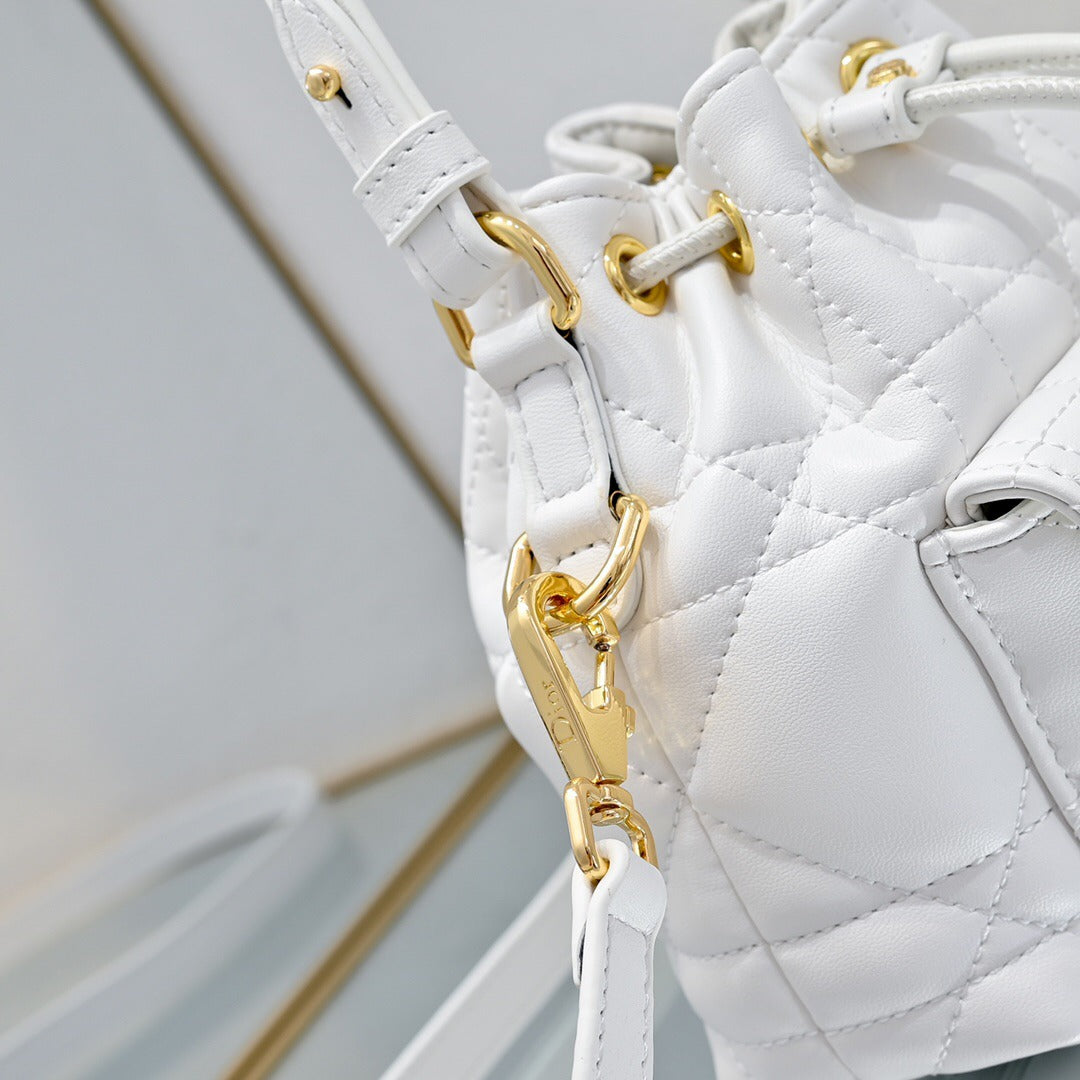 D 25 caro Bucket bag