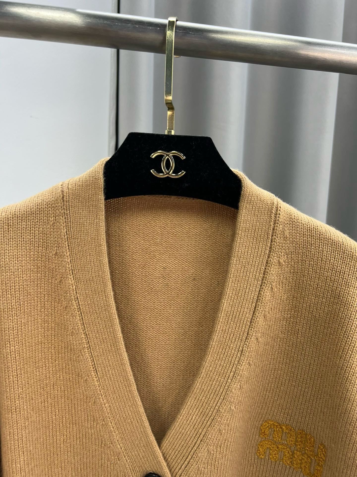 m 24 Spring/Summer New Single Breasted Knit Cardigan with Logo Printing