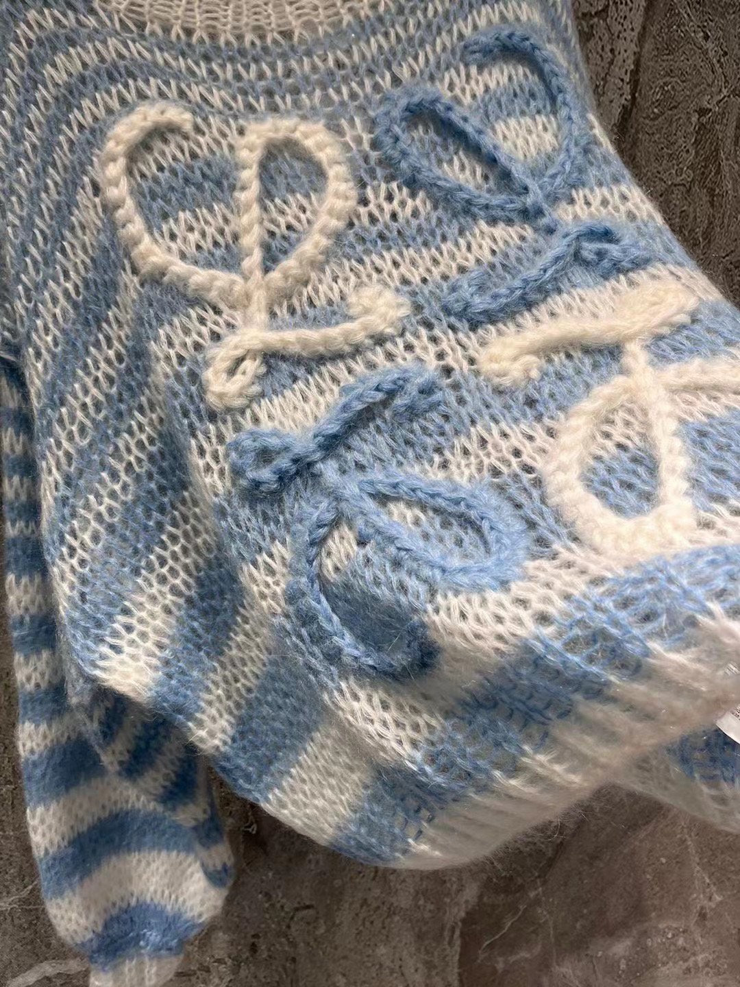 LO 25 Lightweight blended blue mohair sweater