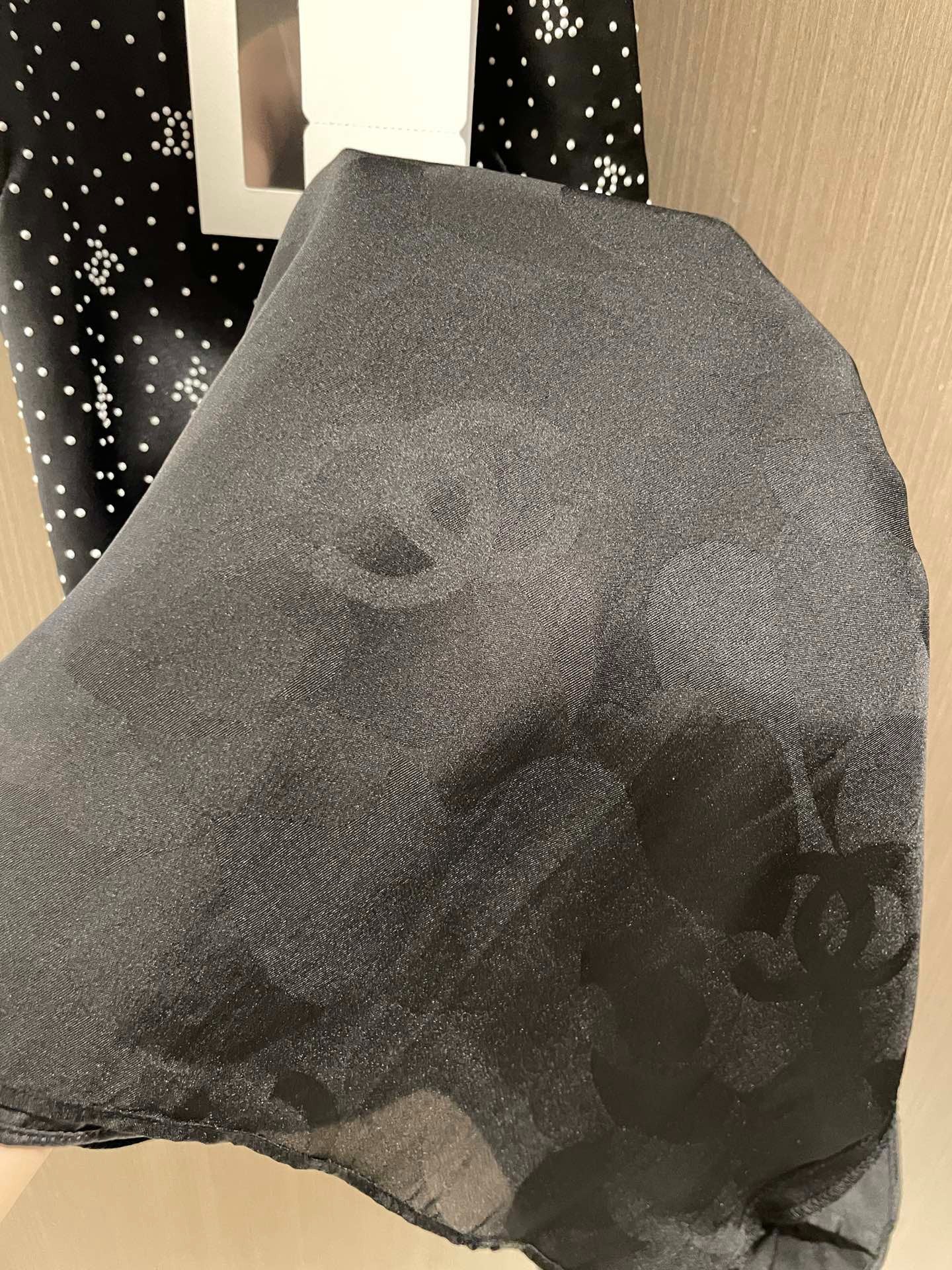 C 24 Heavy-duty pearl silk dress