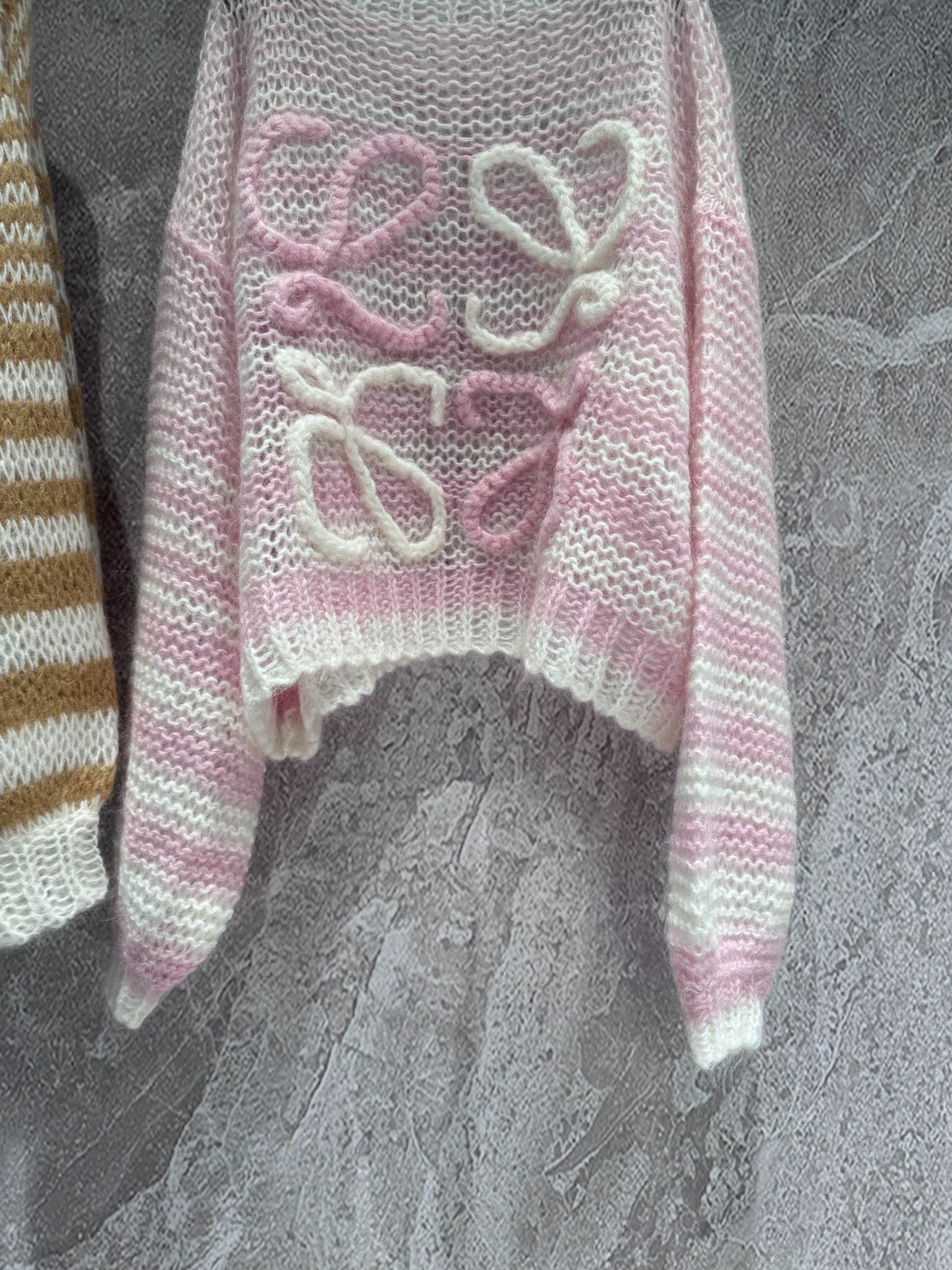 LO 25 Pink mohair sweater