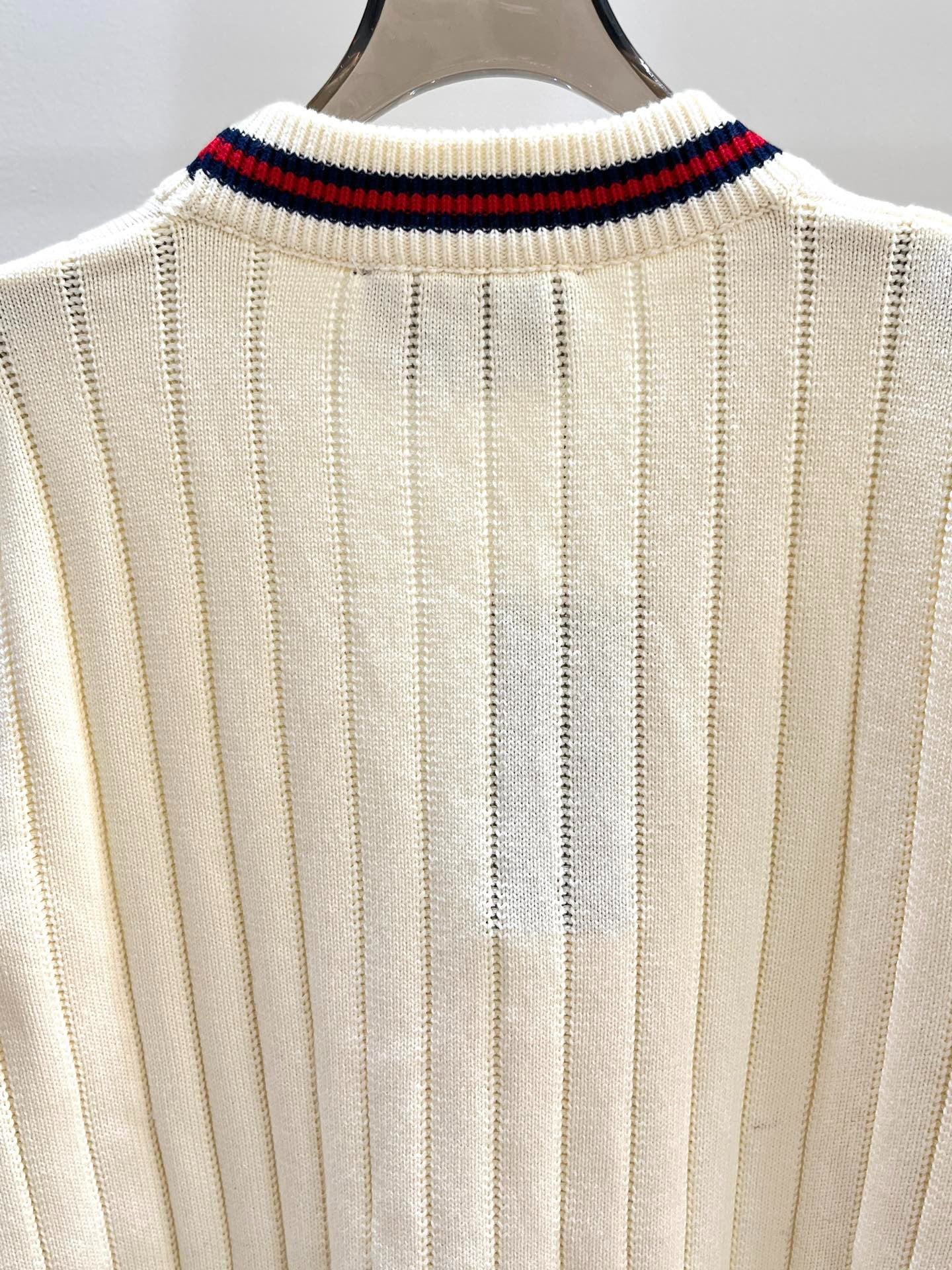 G 25 V-Neck Knit Vertical Stripe Knit Cardigan