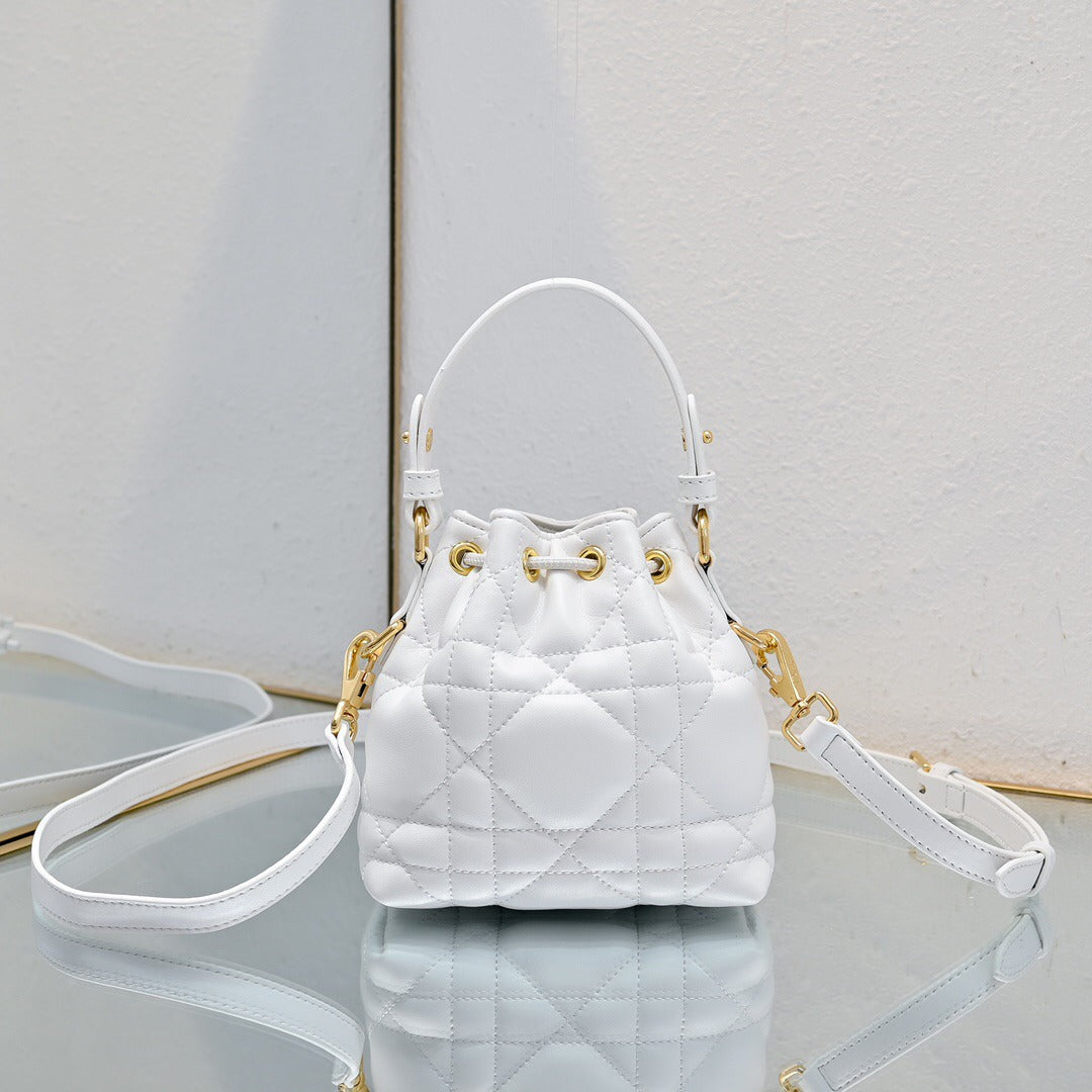 D 25 caro Bucket bag