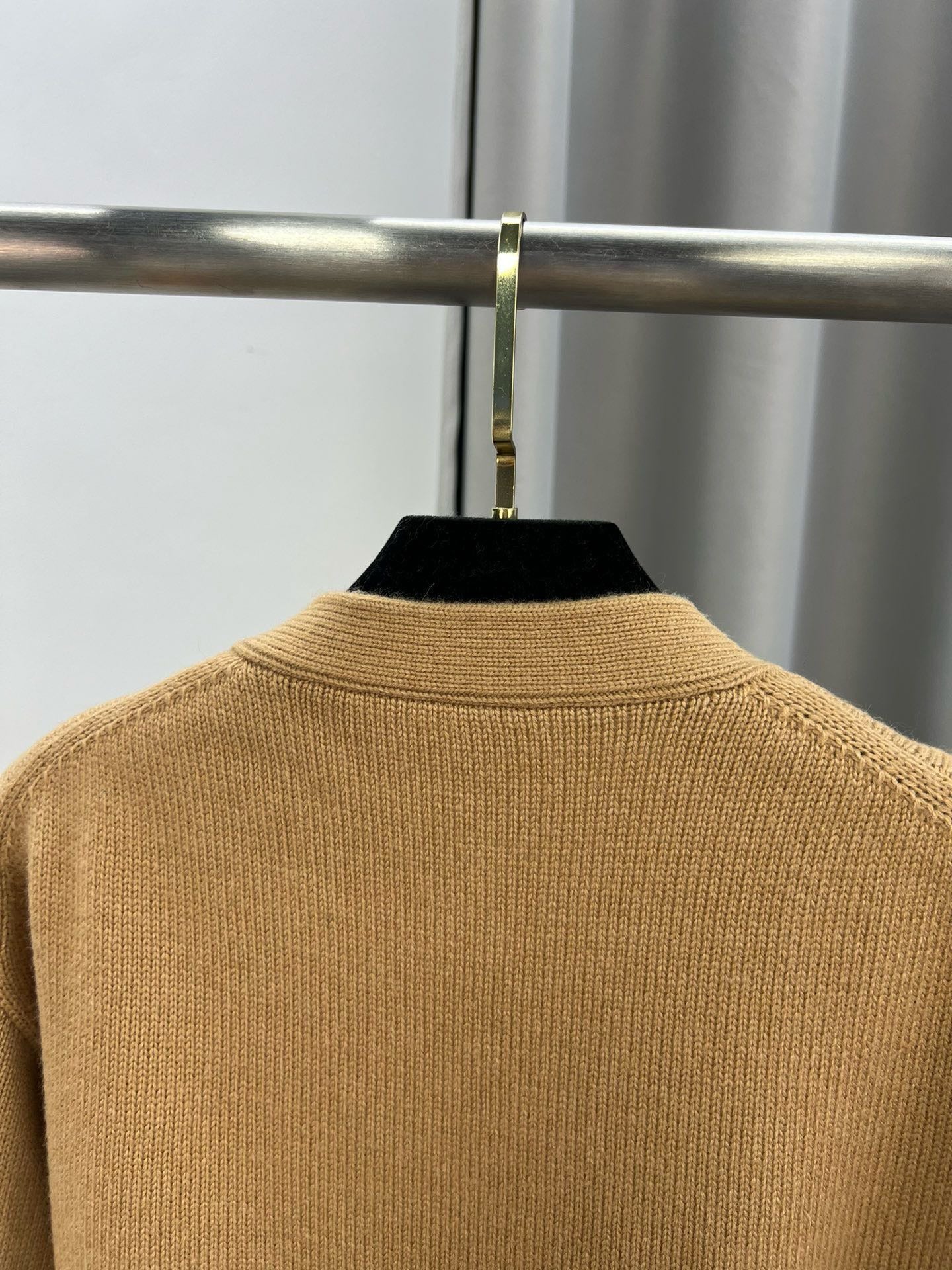 m 24 Spring/Summer New Single Breasted Knit Cardigan with Logo Printing