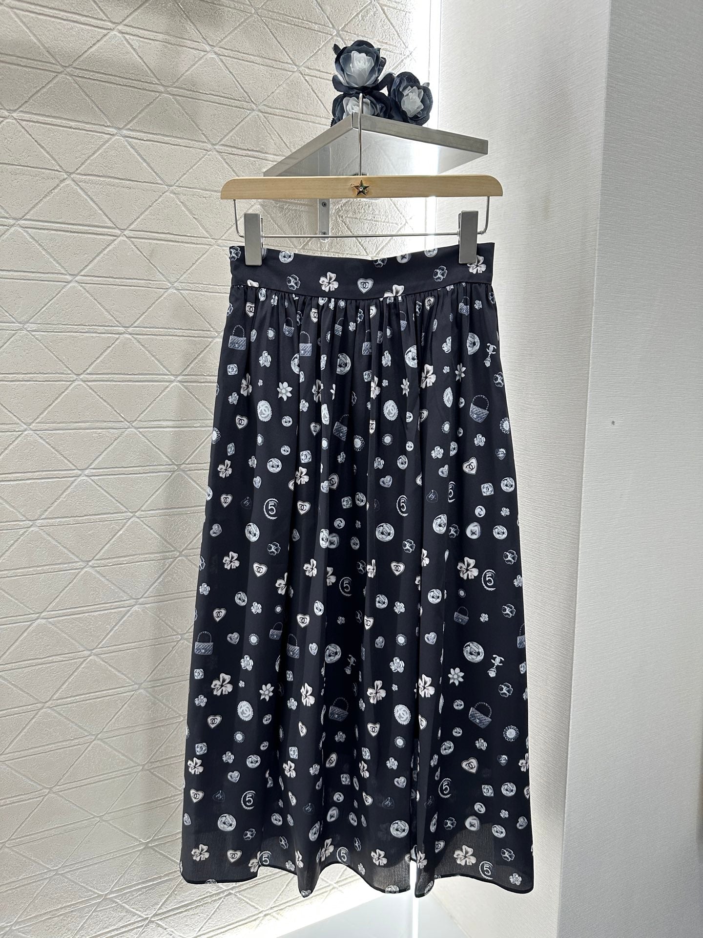 C 2025 new product High waist mid-length skirt