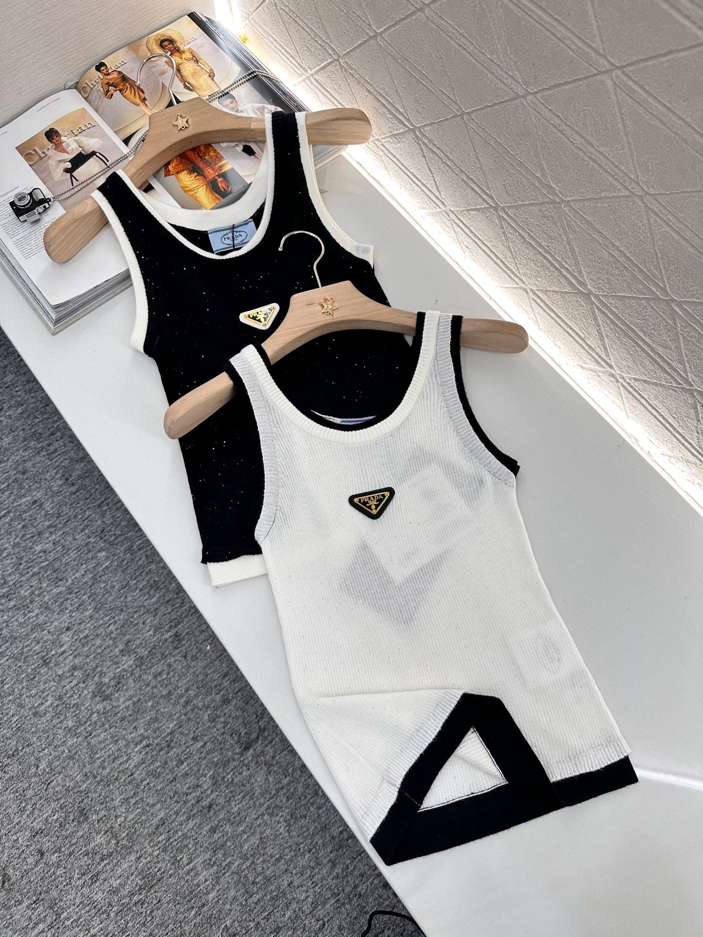 P 2025 new product Fake two-piece knitted vest
