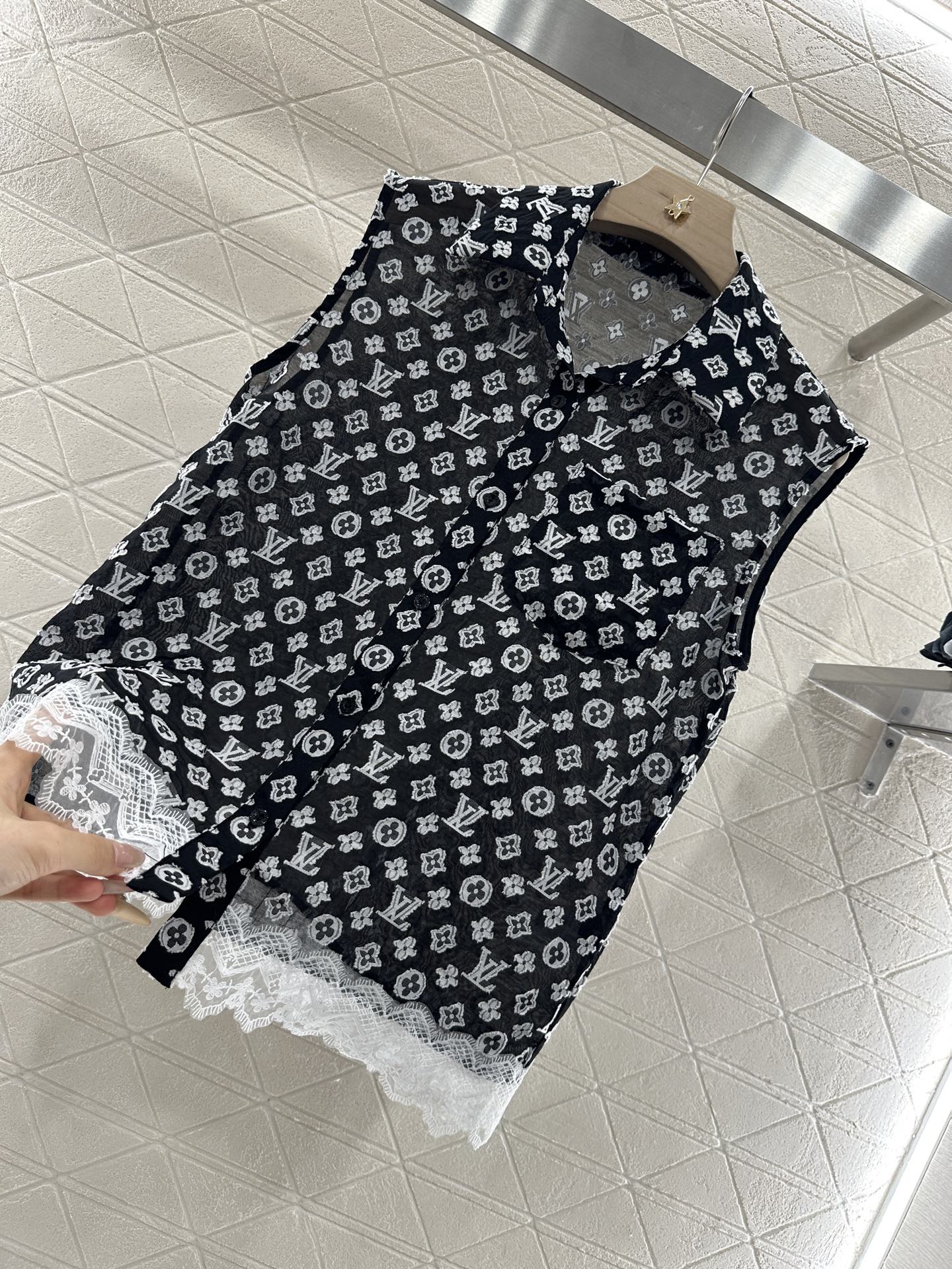 L 2025 new products Sleeveless shirt