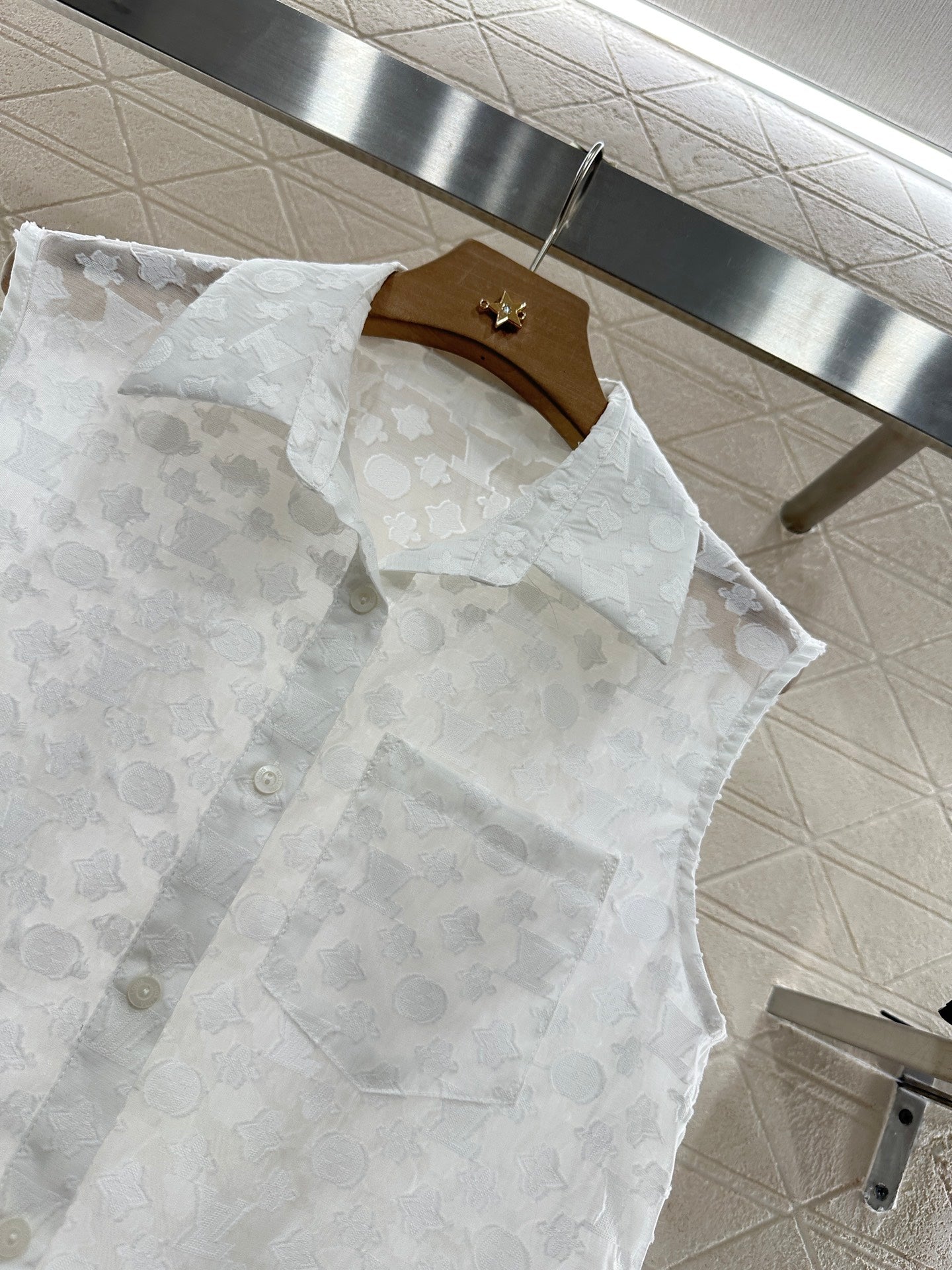 L 2025 new products Sleeveless shirt