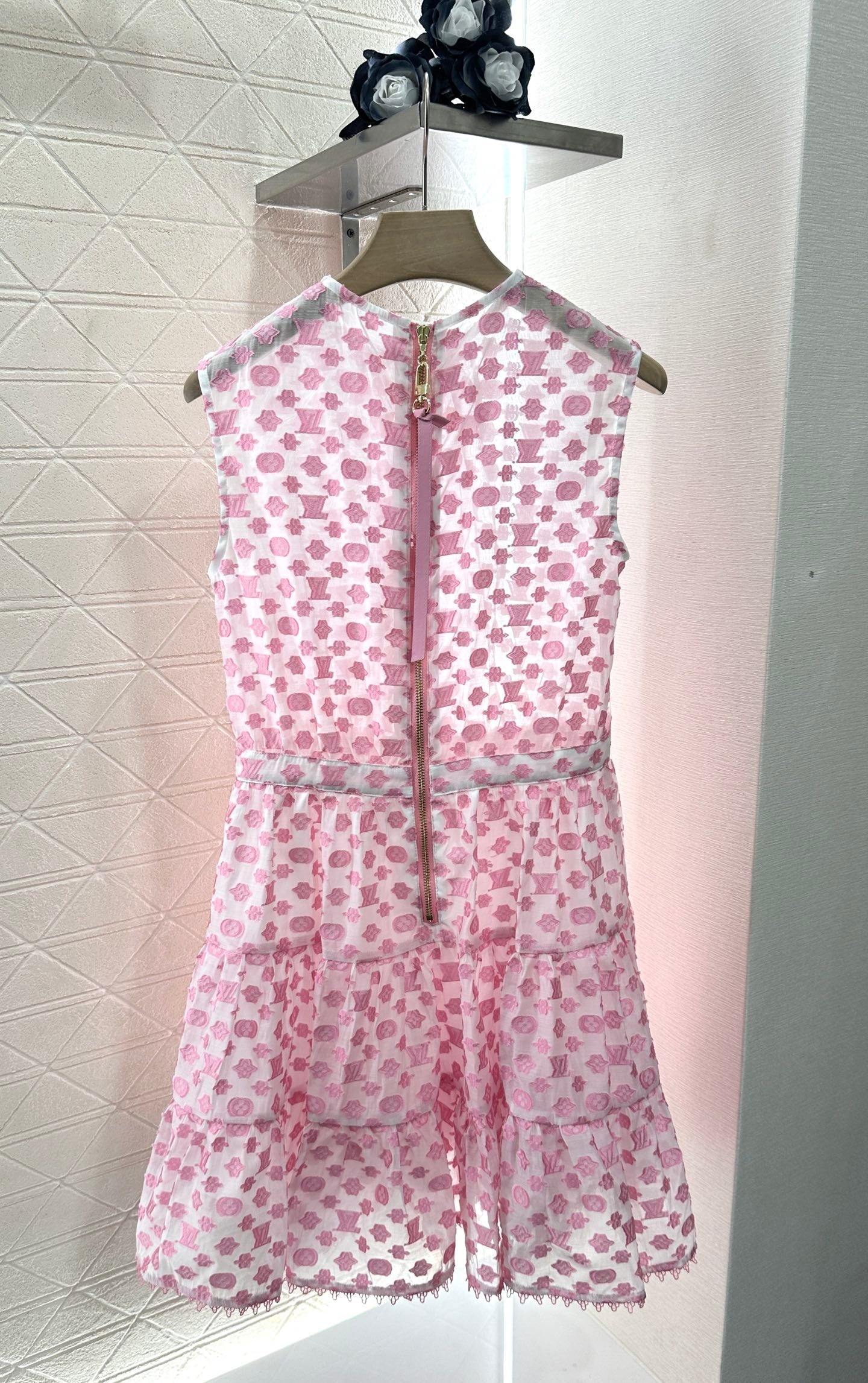 L 25 new products Sleeveless dress