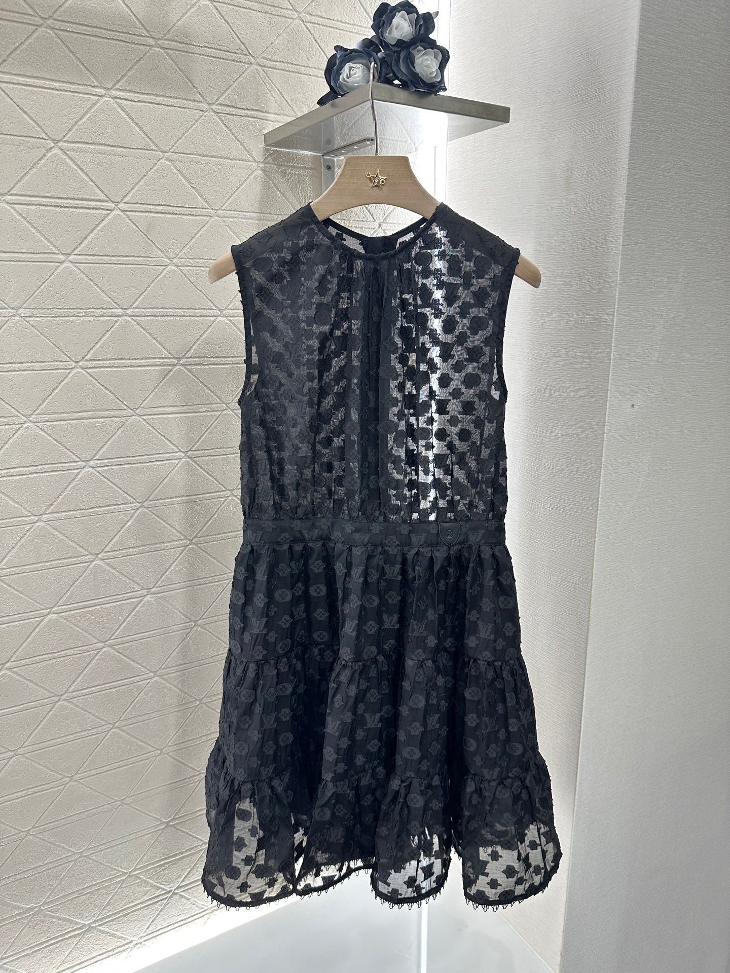 L 25 new products Sleeveless dress