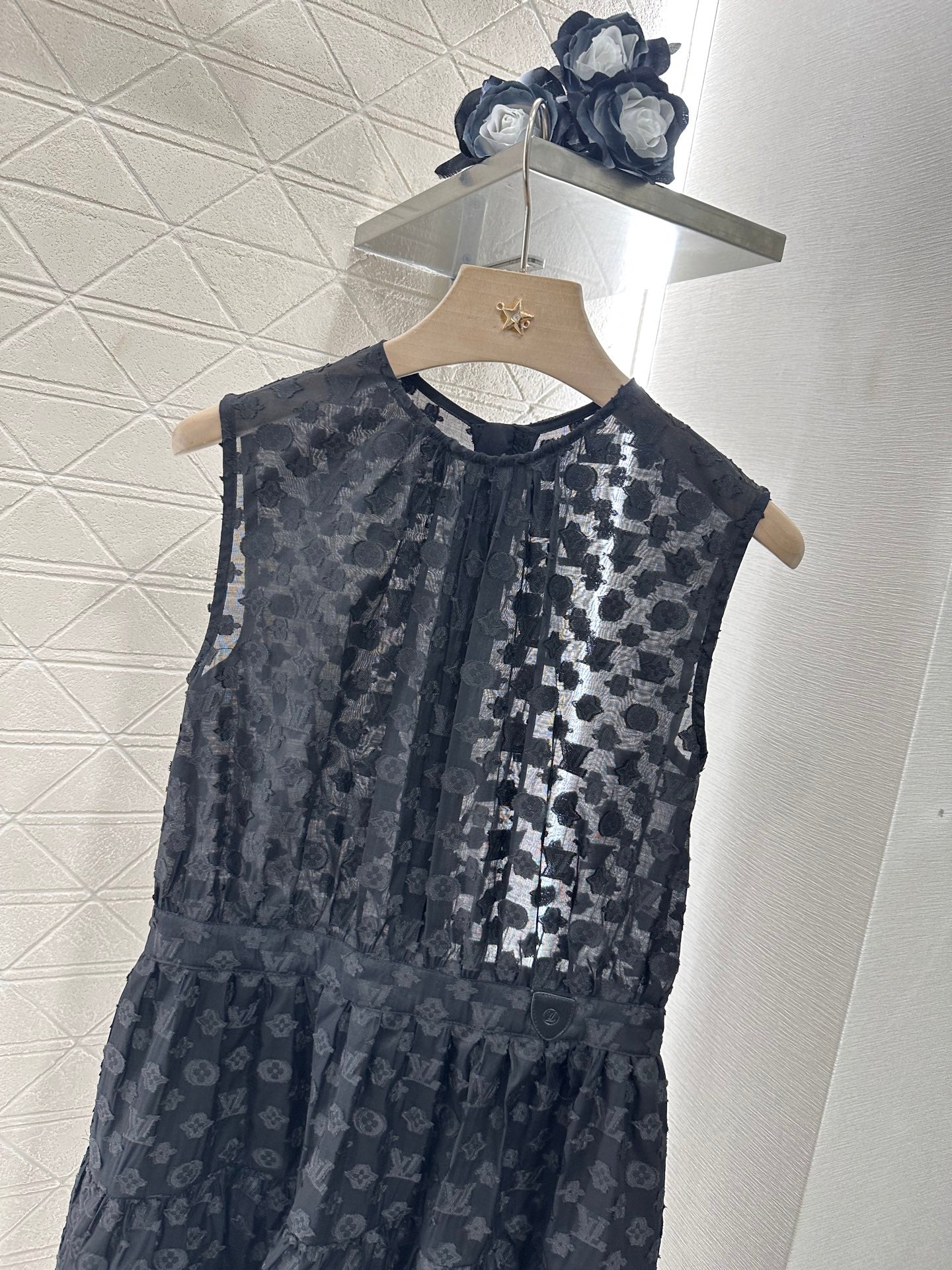 L 25 new products Sleeveless dress