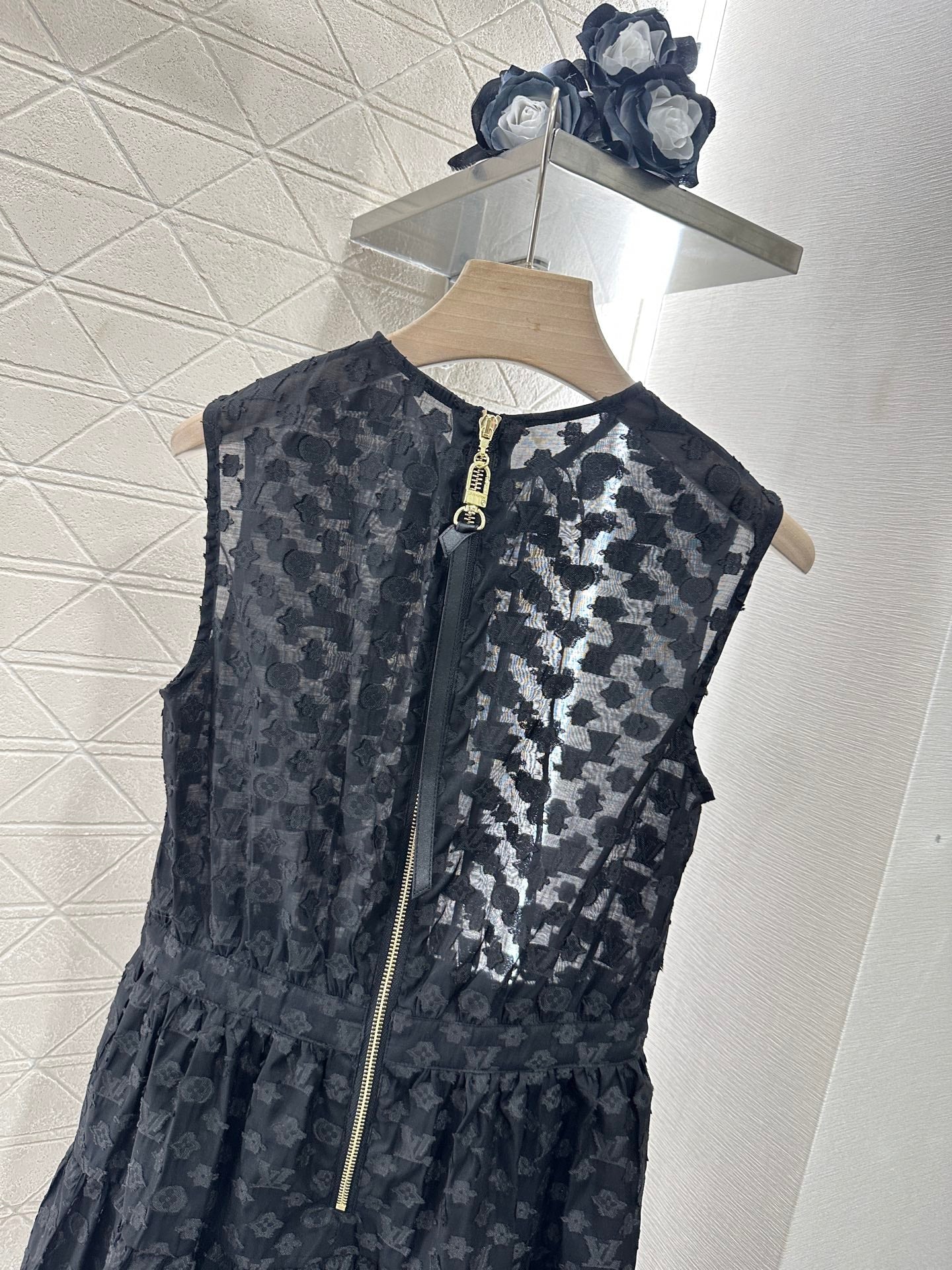 L 25 new products Sleeveless dress