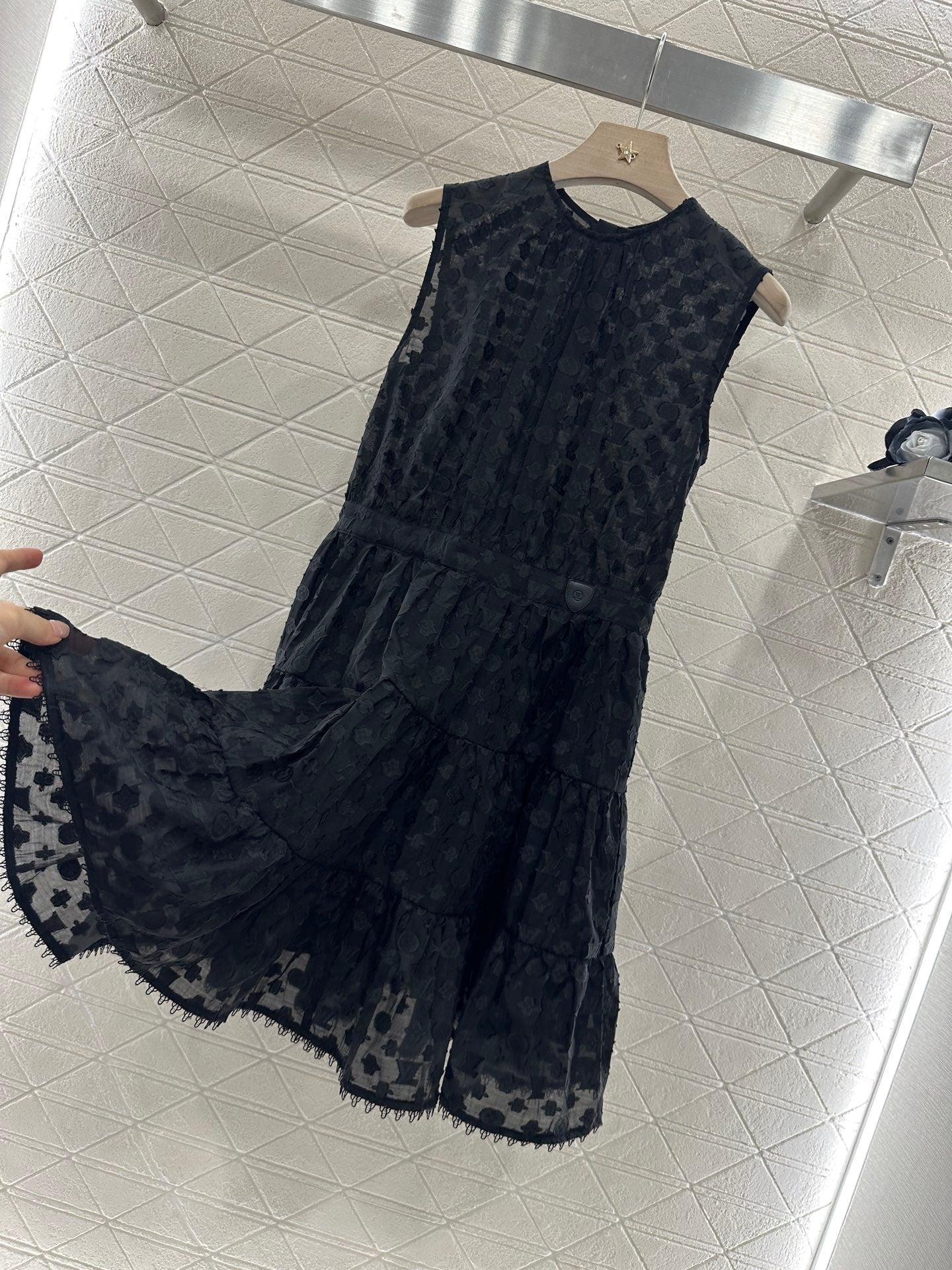 L 25 new products Sleeveless dress