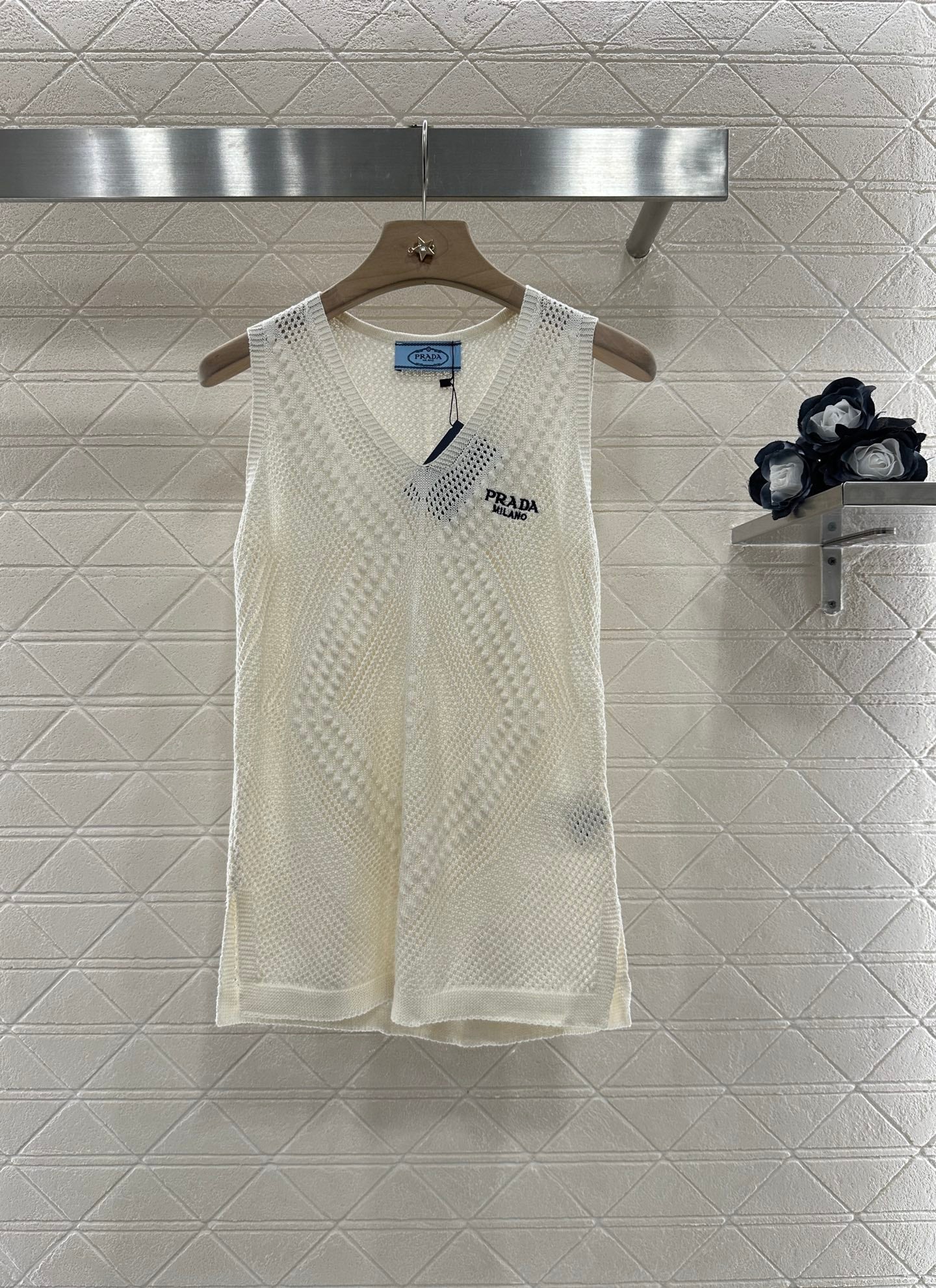 P 2025 new product Hollow knitted vest