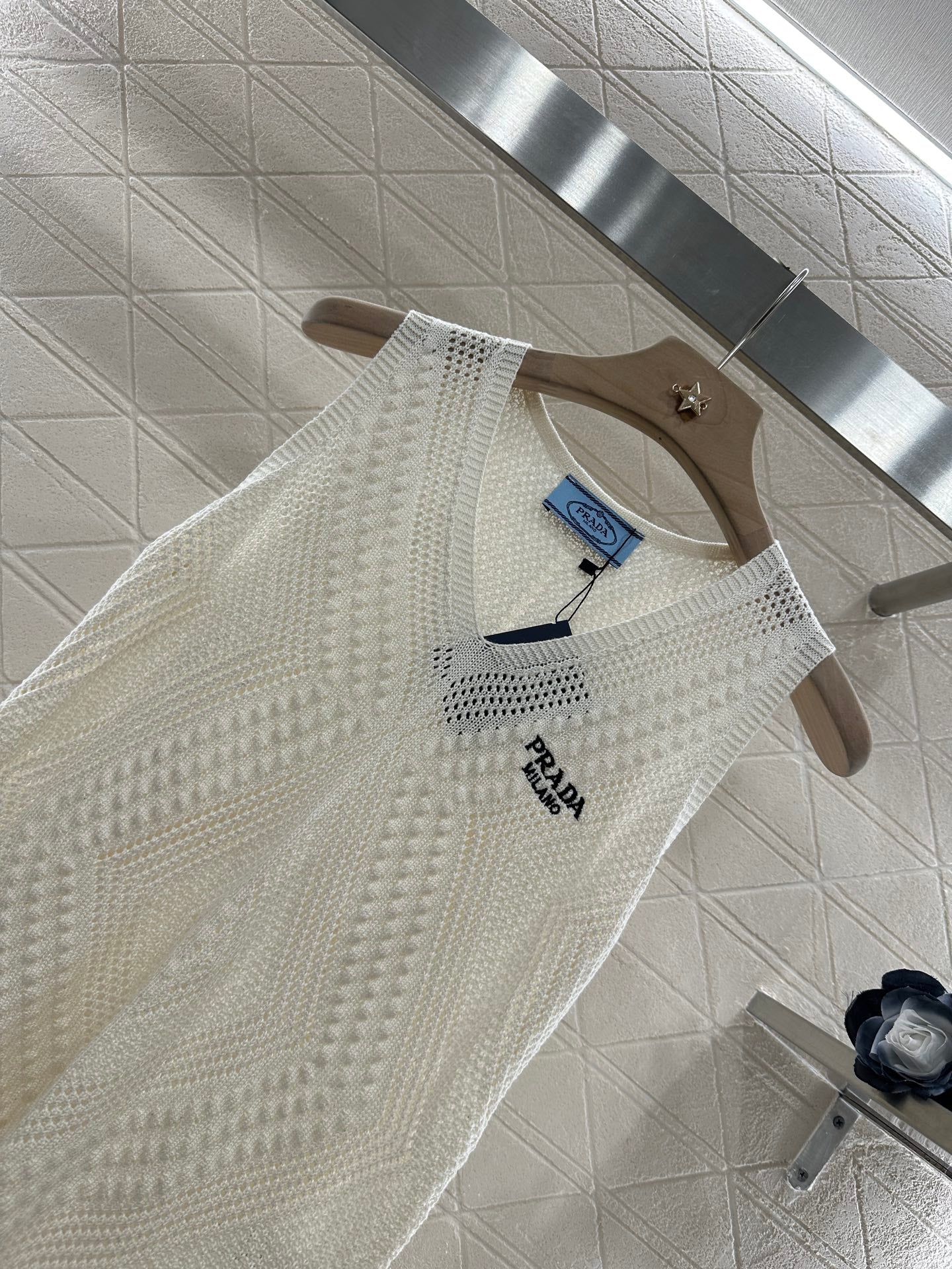 P 2025 new product Hollow knitted vest