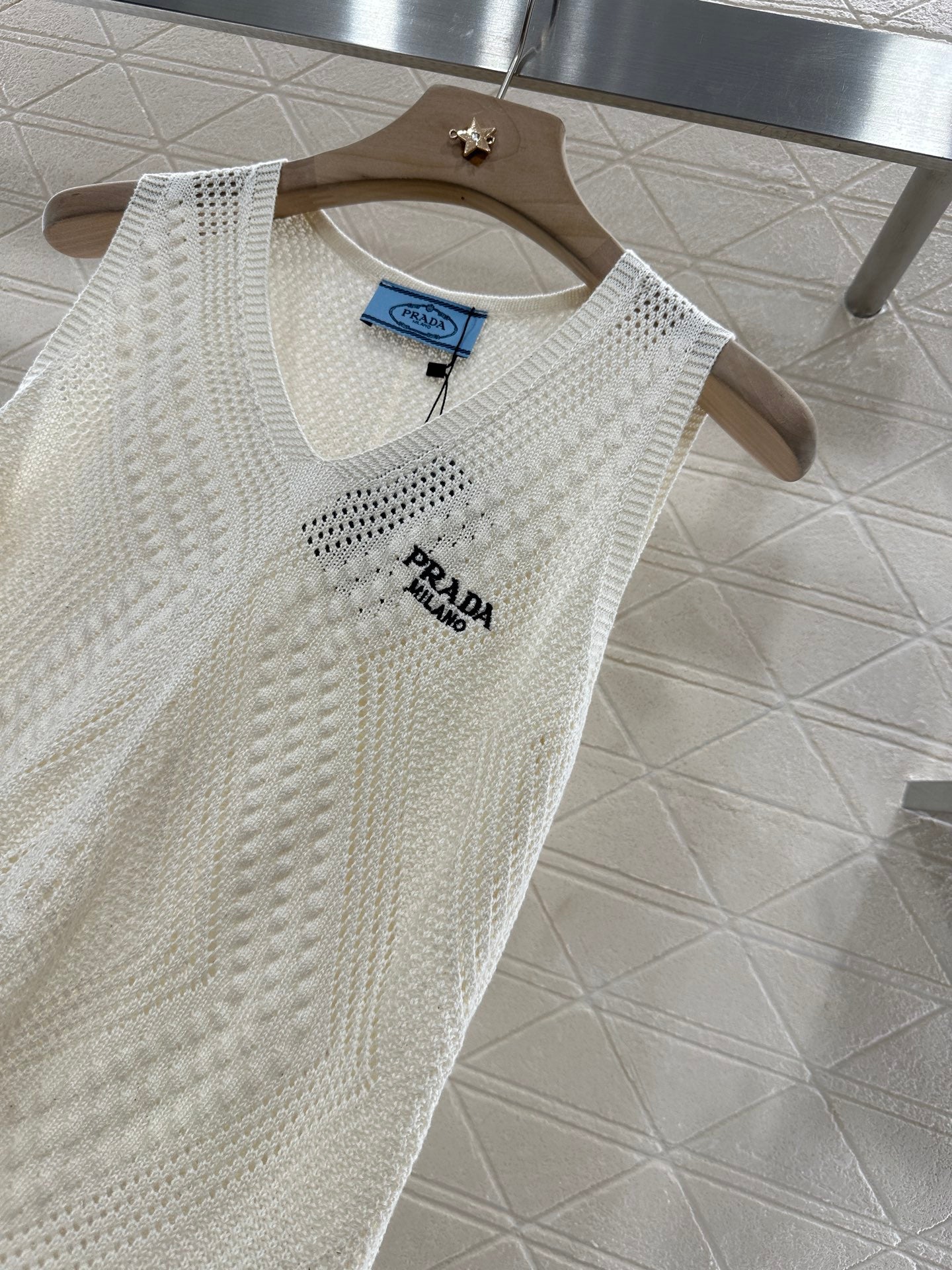 P 2025 new product Hollow knitted vest