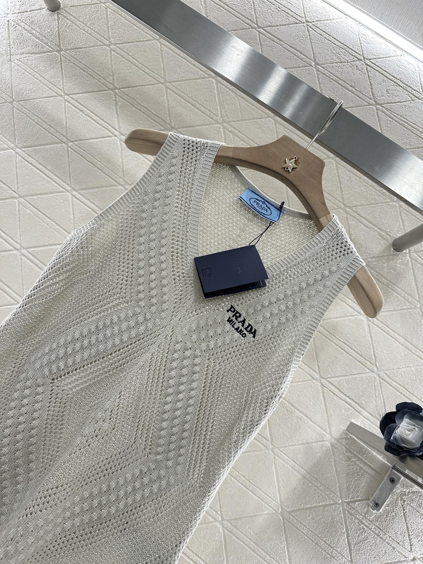 P 2025 new product Hollow knitted vest