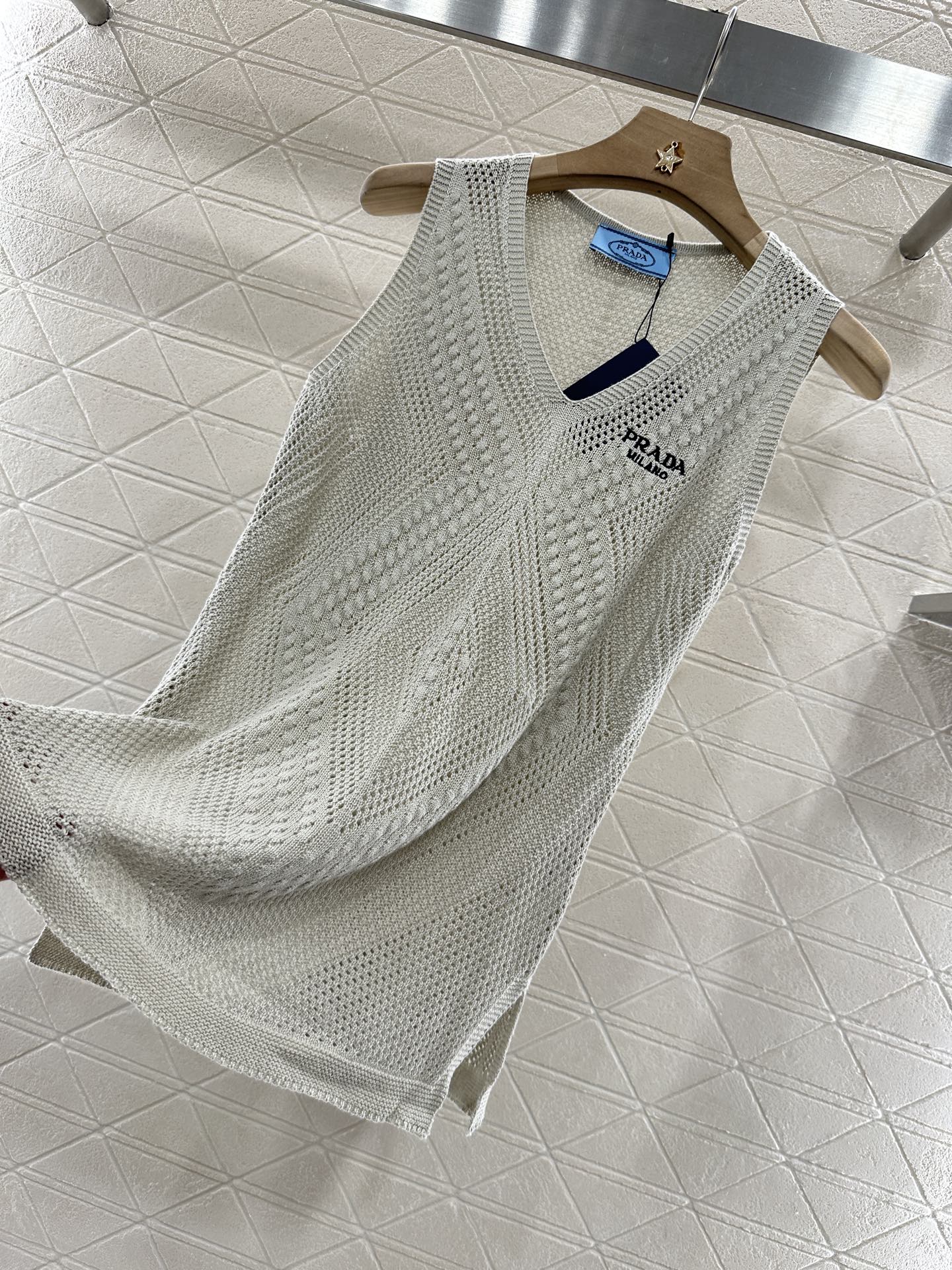 P 2025 new product Hollow knitted vest