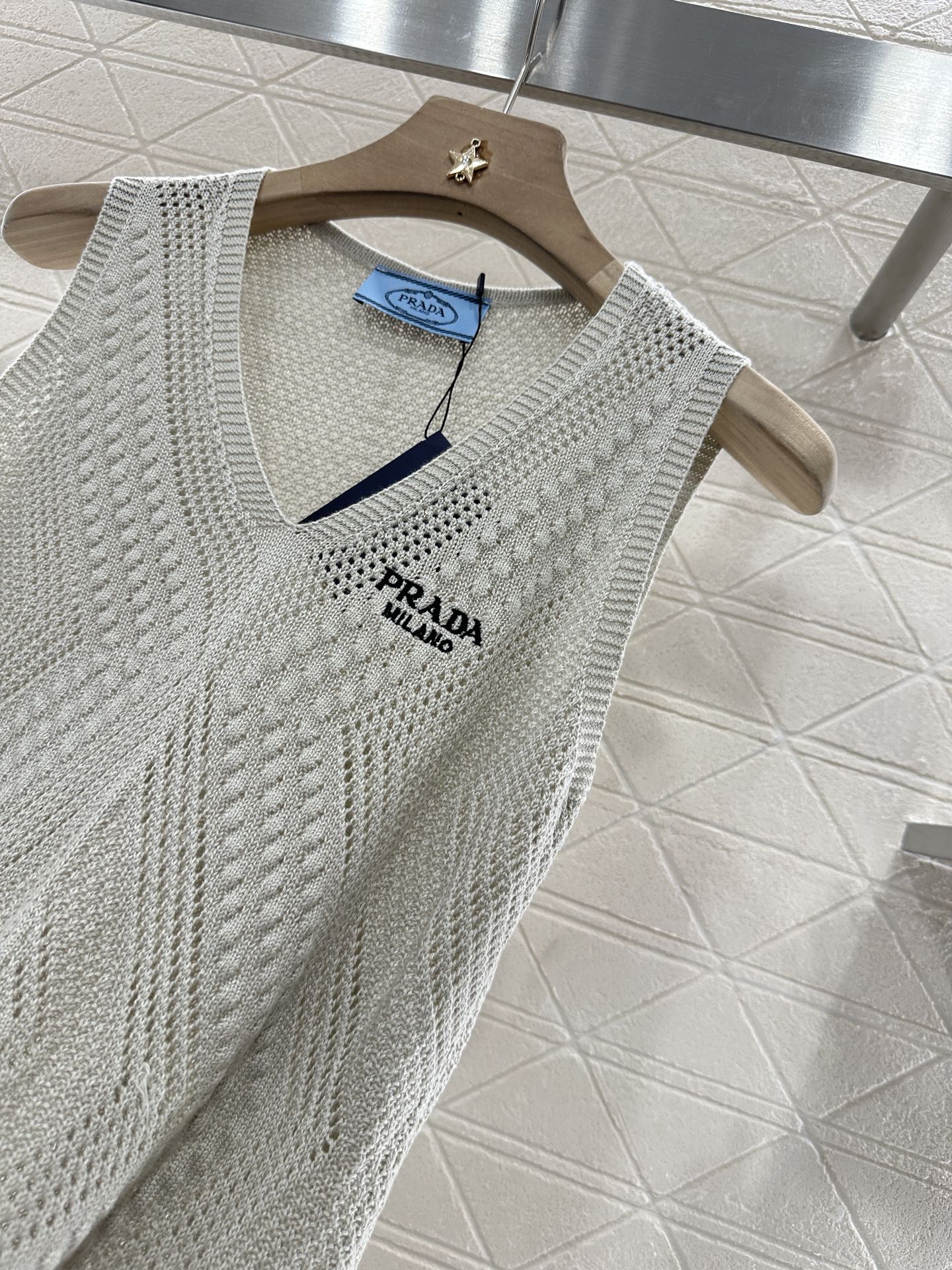 P 2025 new product Hollow knitted vest
