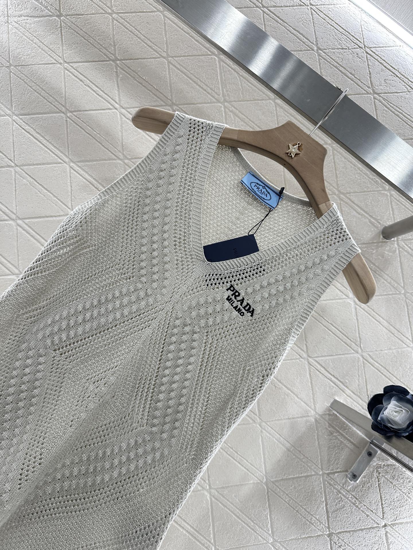 P 2025 new product Hollow knitted vest