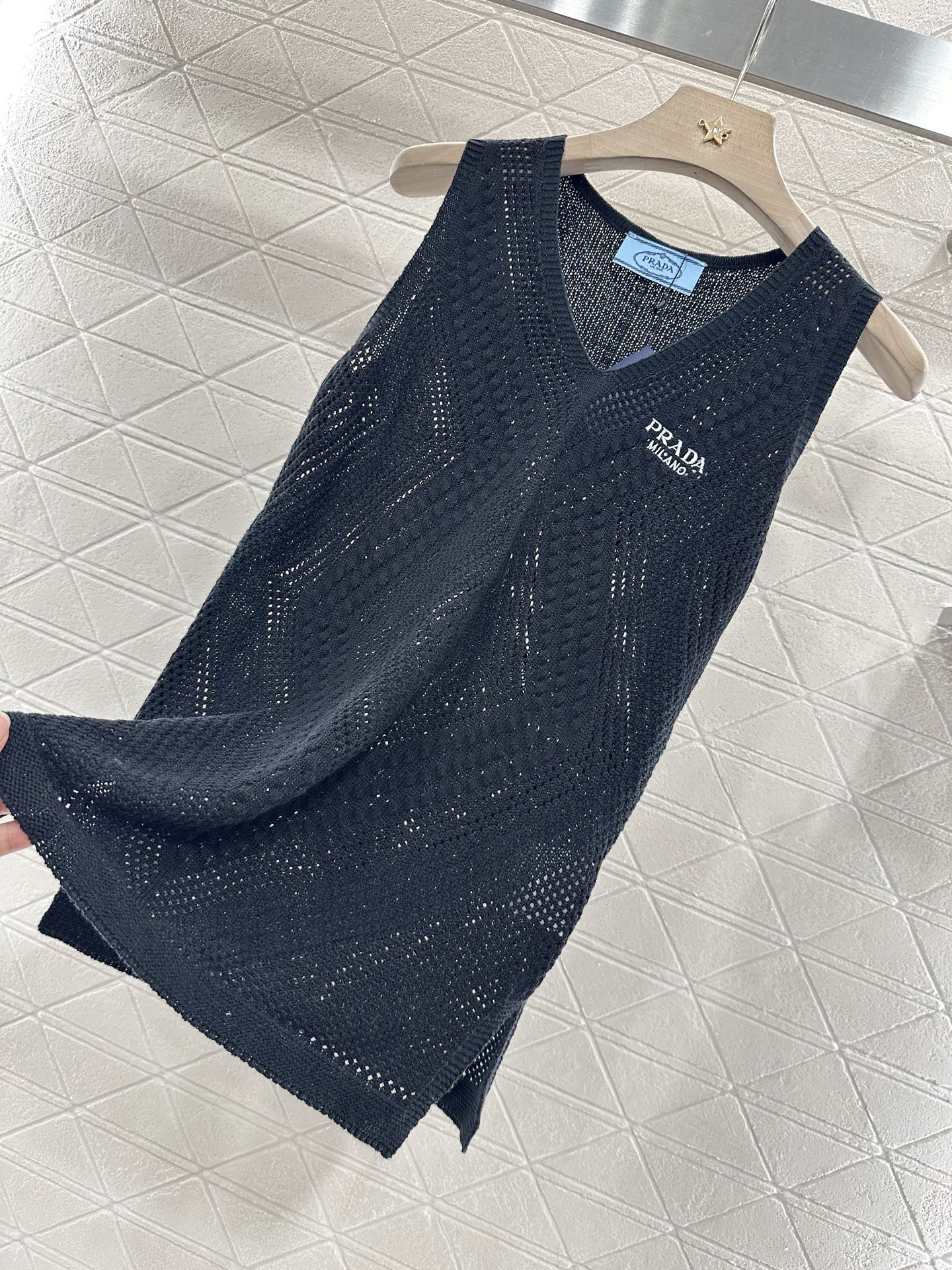 P 2025 new product Hollow knitted vest