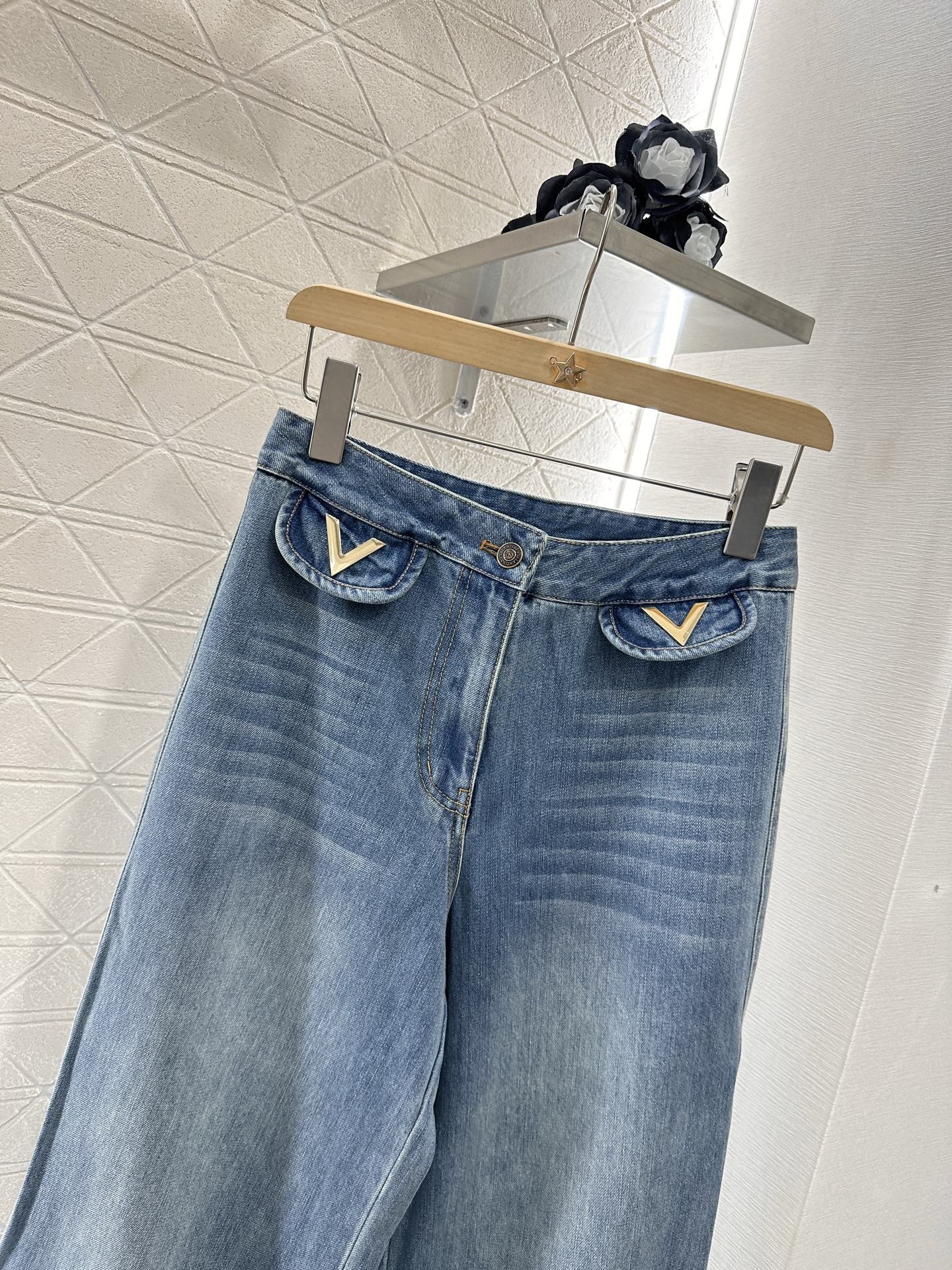 V 2025 new products Denim pocket trousers