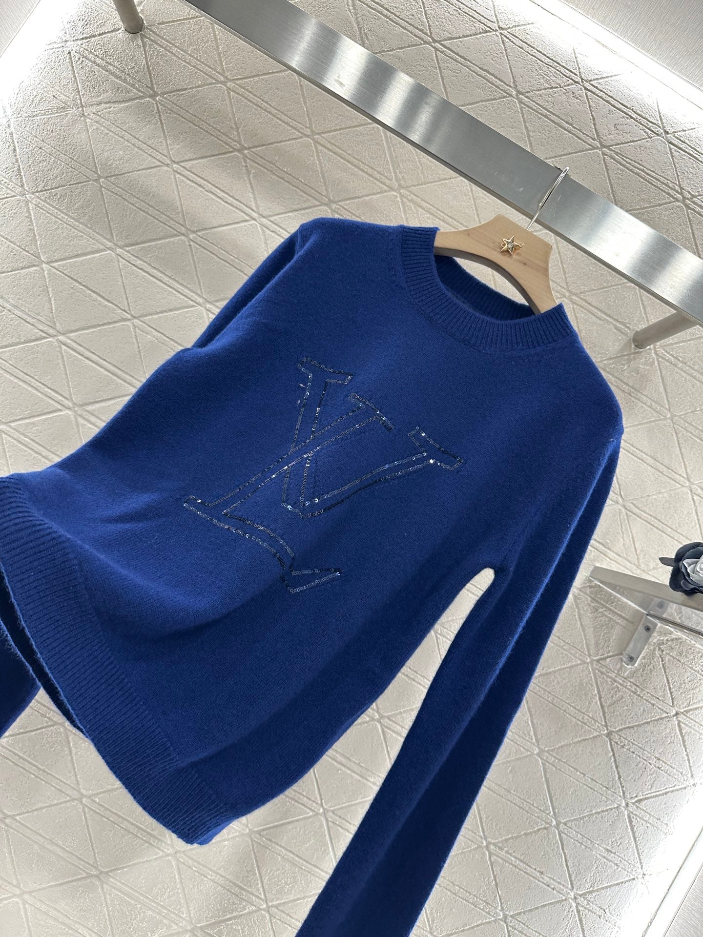 L 2025 new product Sequin sweater
