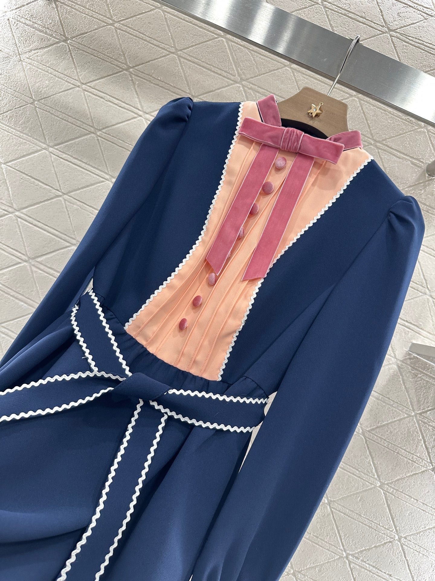 V 2025 new product Bow belt dress