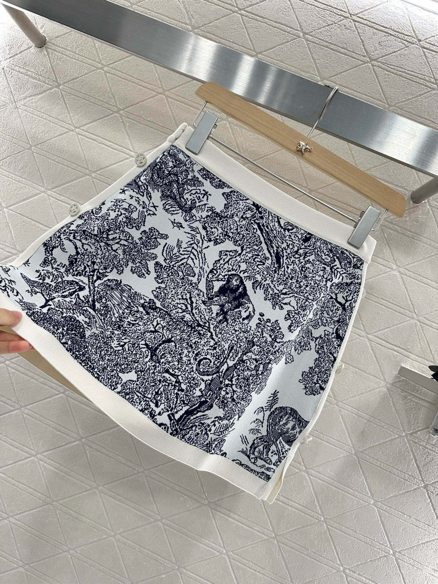 D 2025 nouveaux produits Tailleur jupe courte