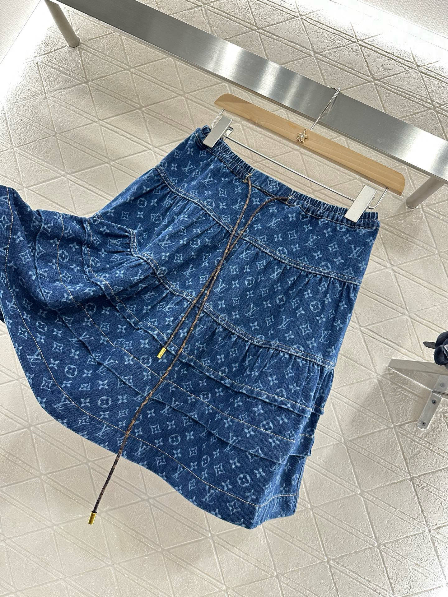 L 2025 new products Shirt and skirt suit