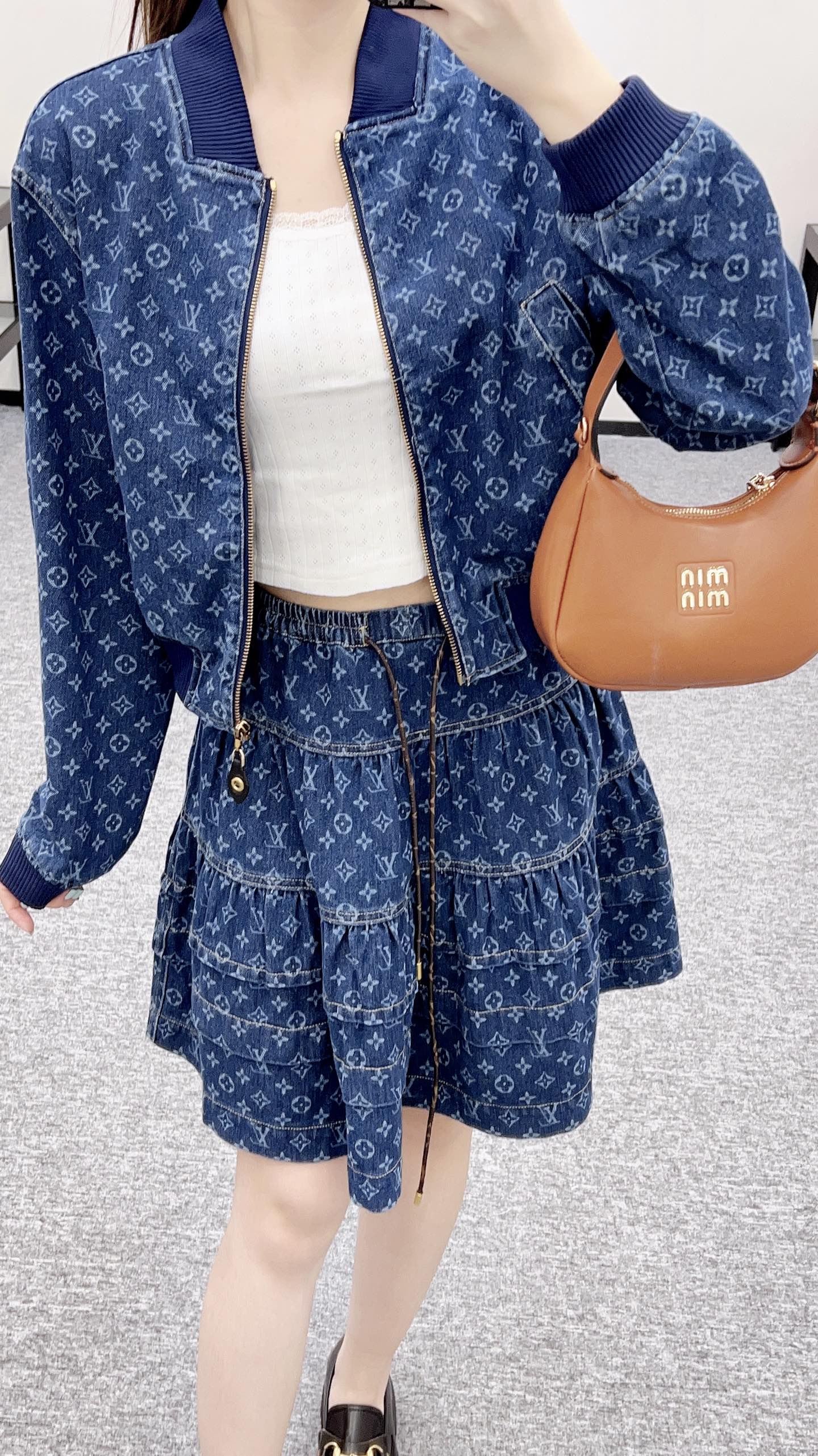 L 2025 new products Shirt and skirt suit