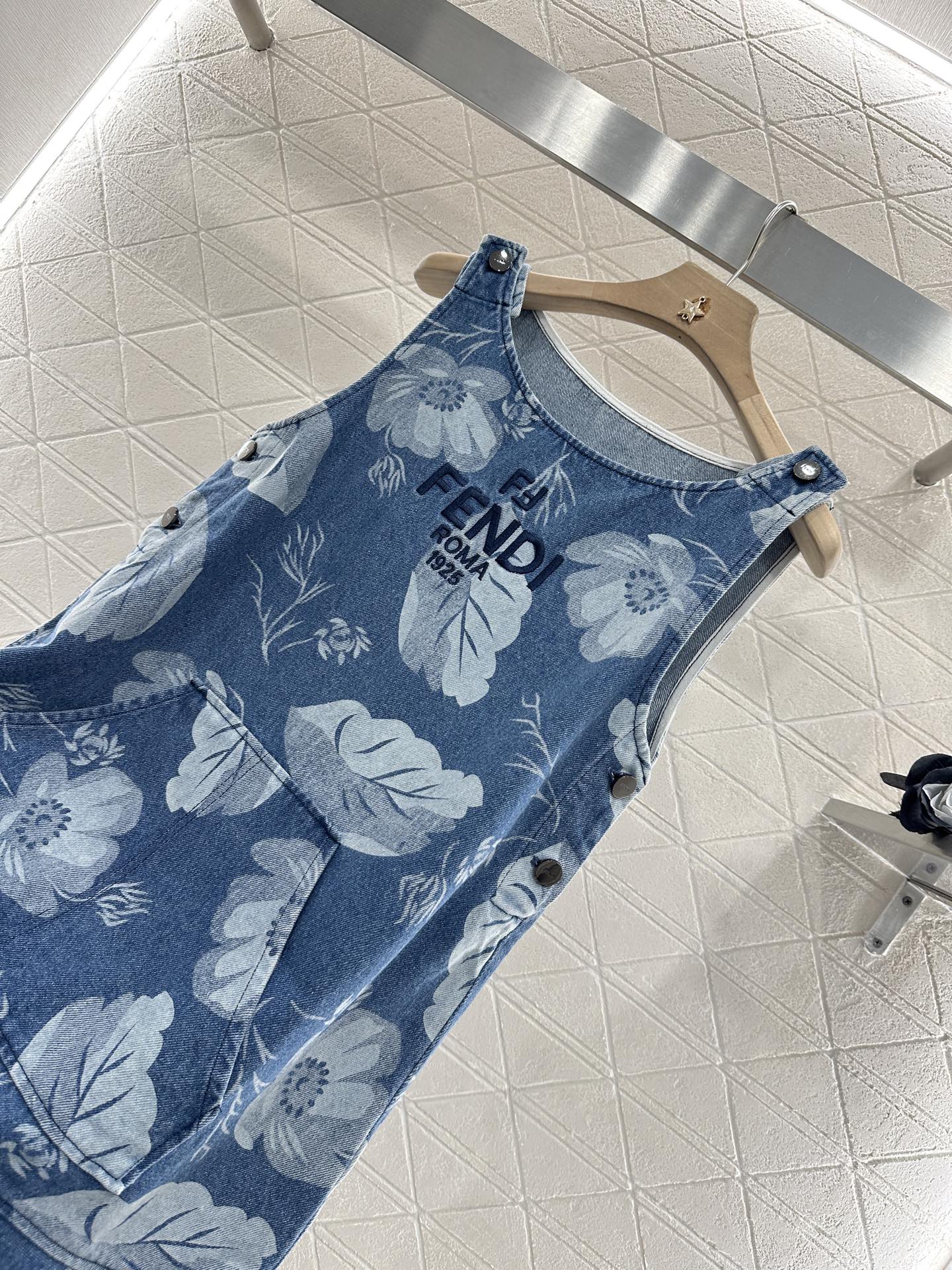 F 2025 new product Fishtail vest dress