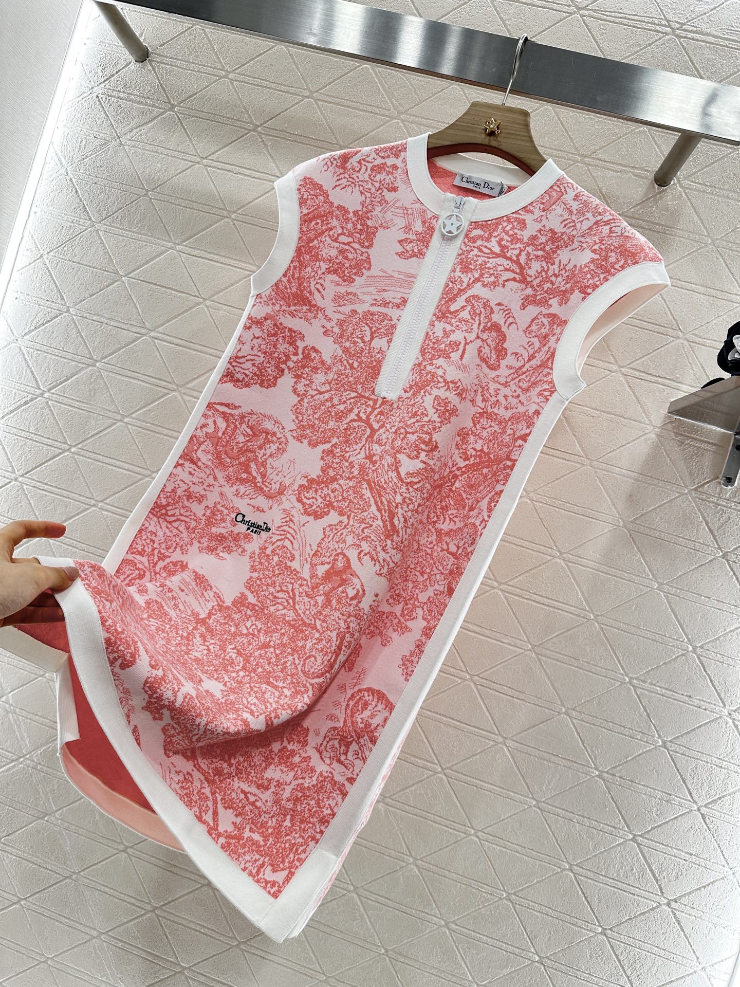 D 25 new product Knitted jacquard vest dress