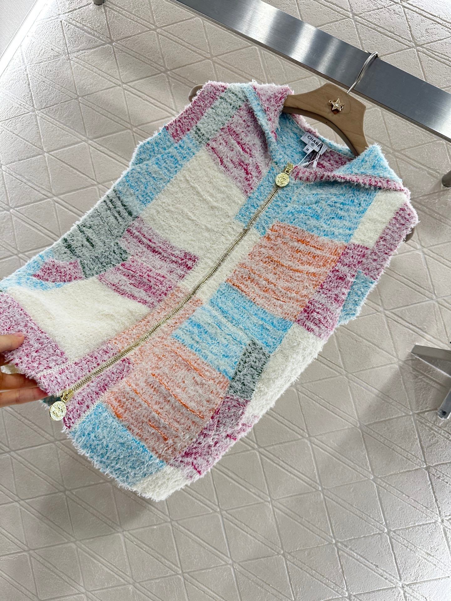 C 2025 new product Hooded knitted vest