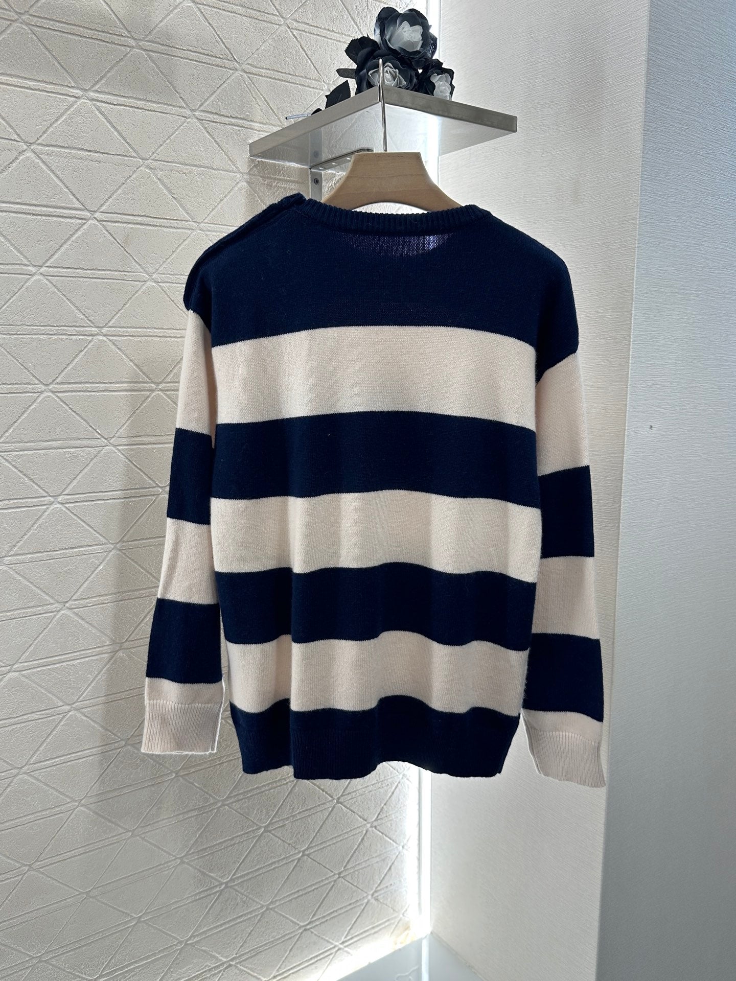M new product Striped crew neck sweater