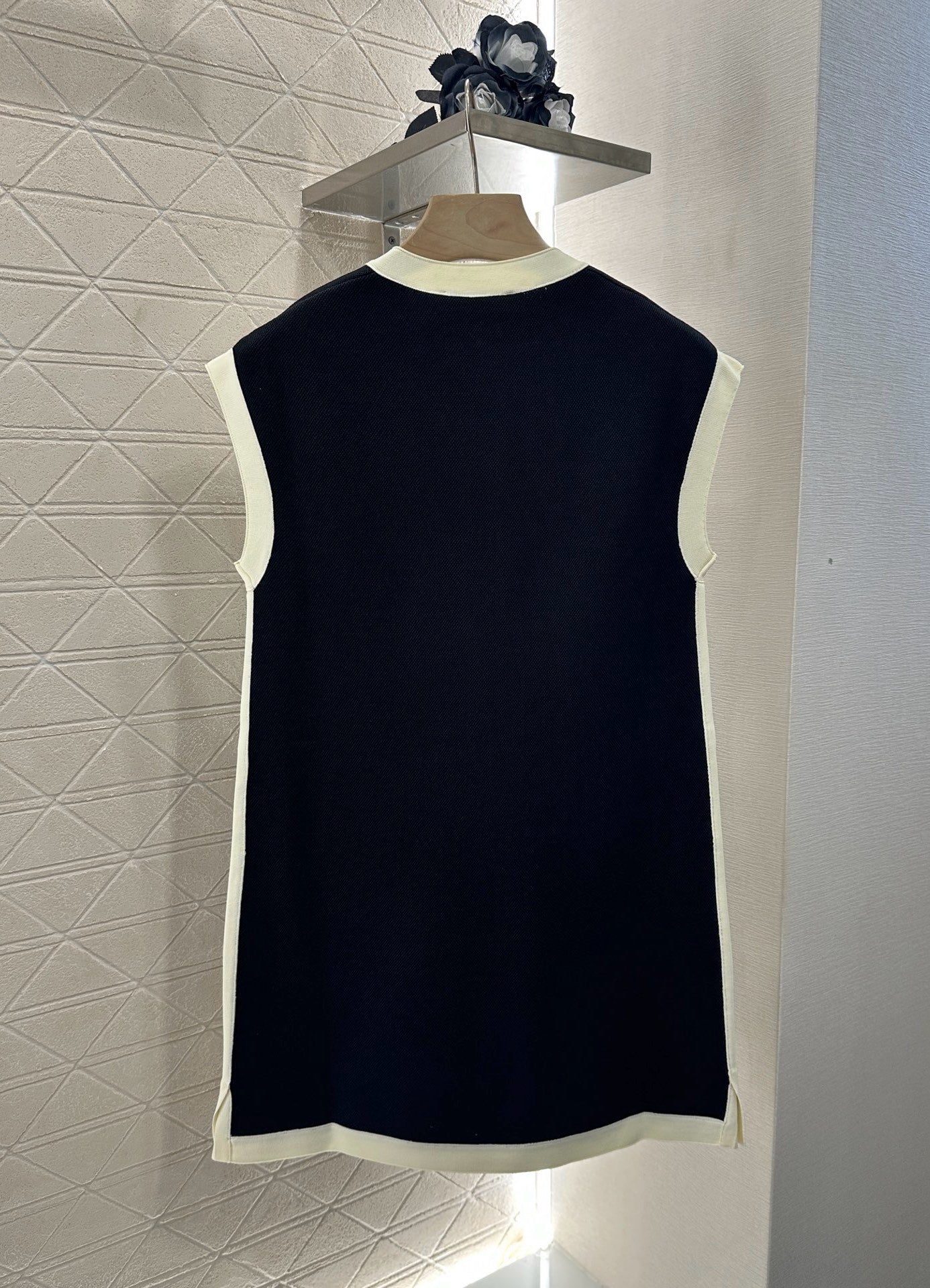 D 2025 new product Black and white vest dress