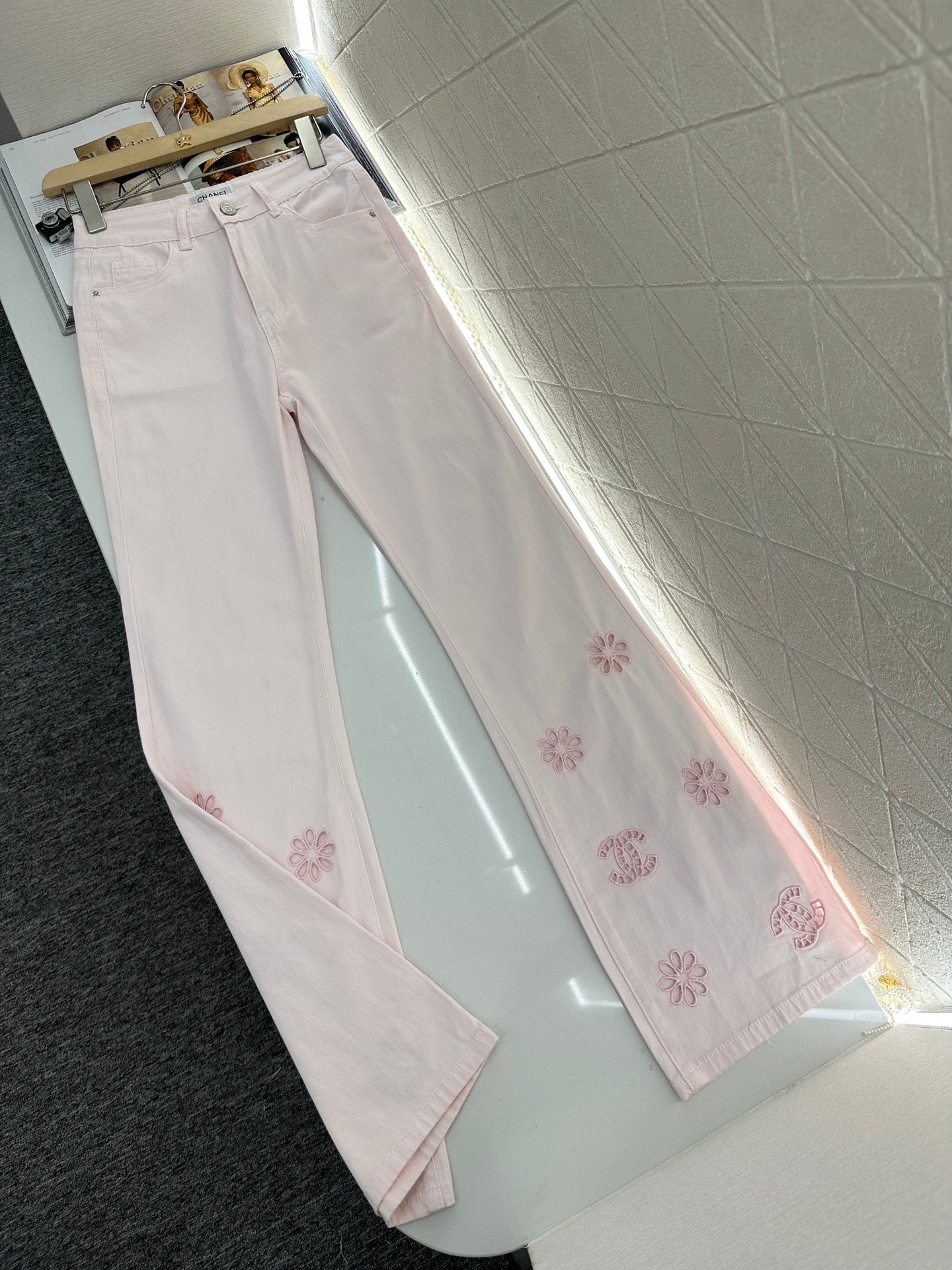 C 2025 new product Hollow embroidered jeans