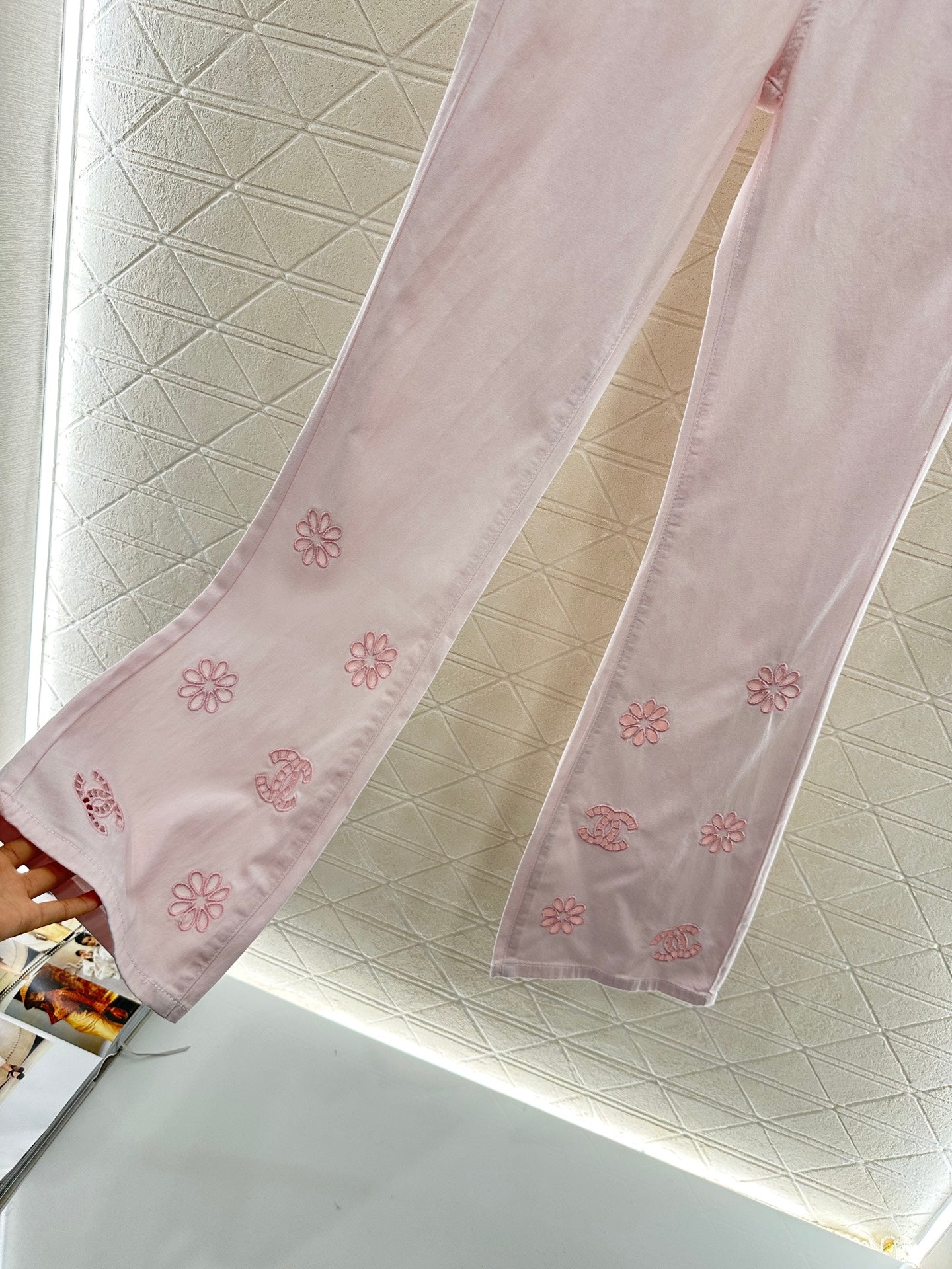 C 2025 new product Hollow embroidered jeans