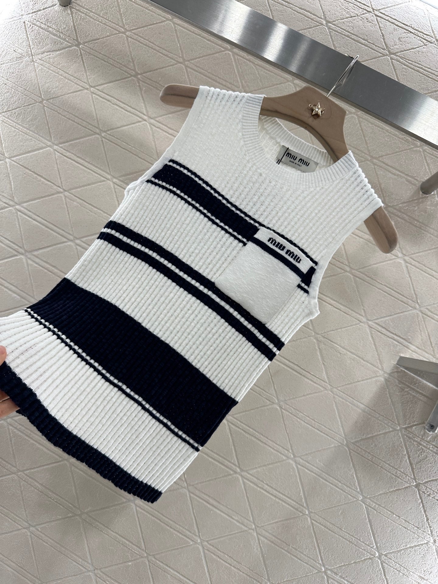 M 2025 new product Striped knitted vest