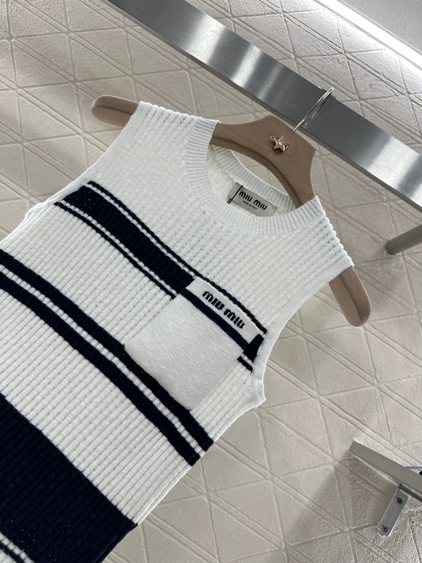 M 2025 new product Striped knitted vest