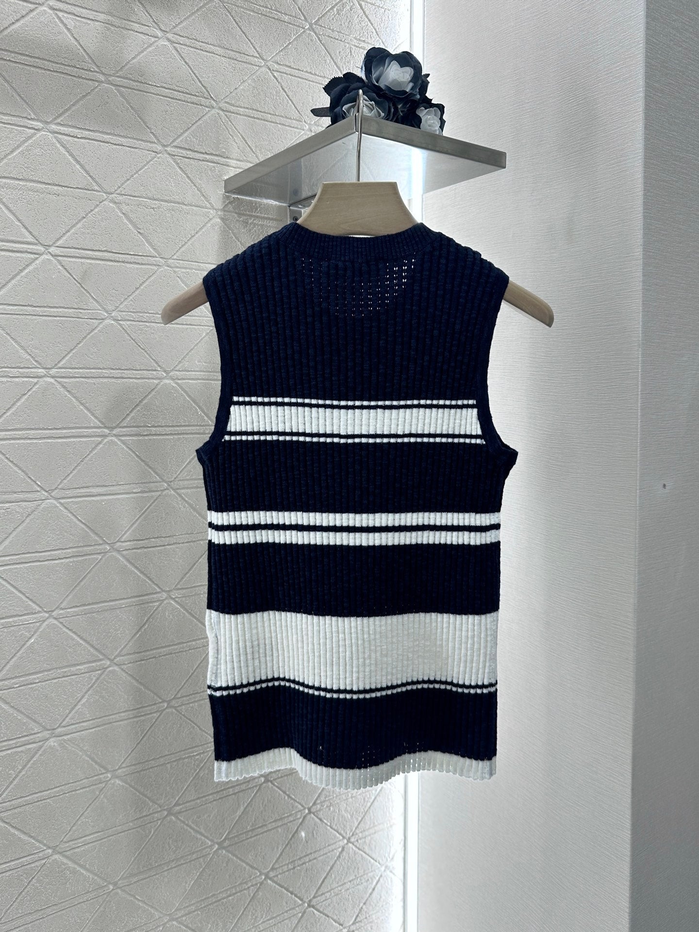 M 2025 new product Striped knitted vest