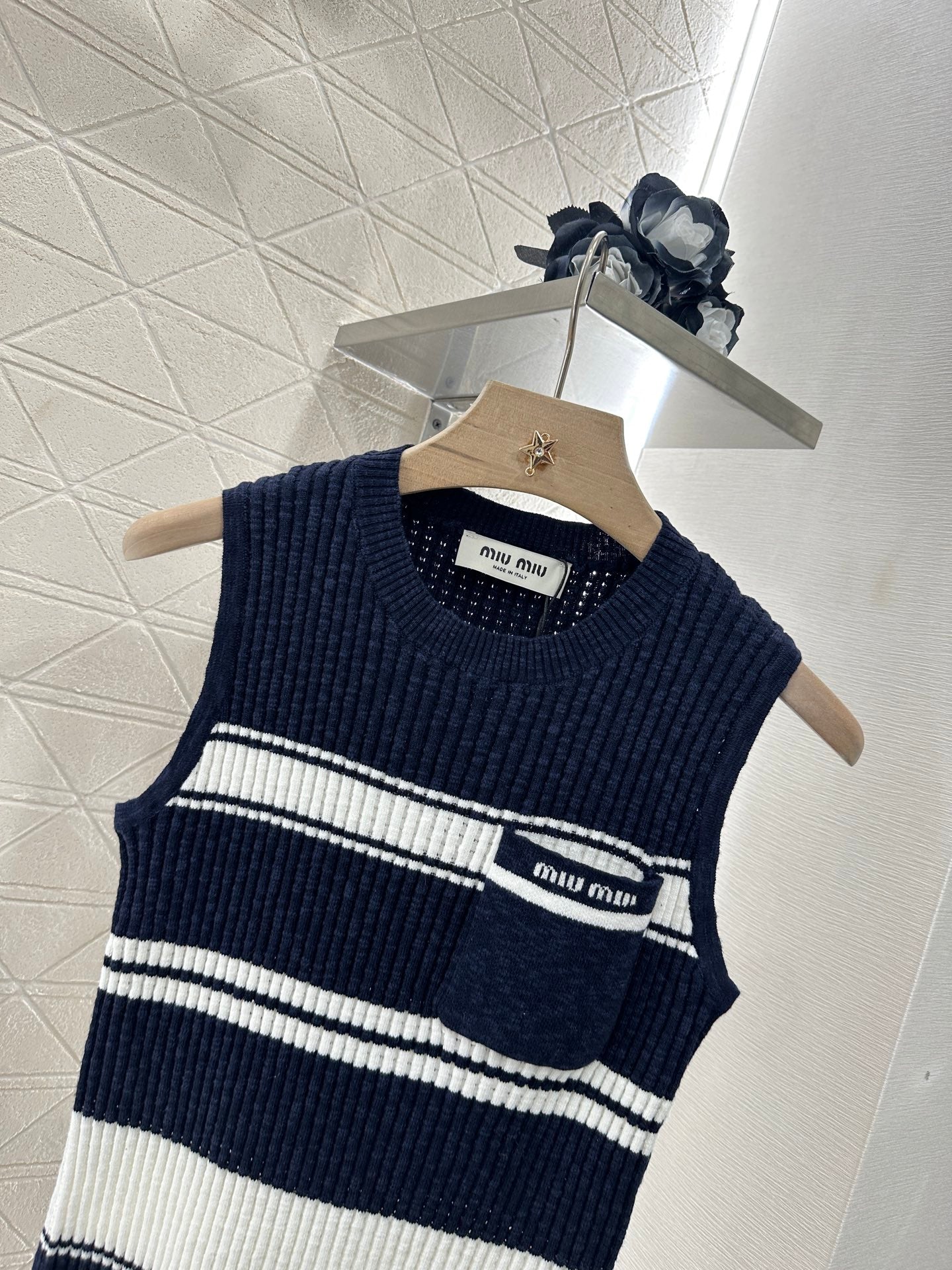 M 2025 new product Striped knitted vest