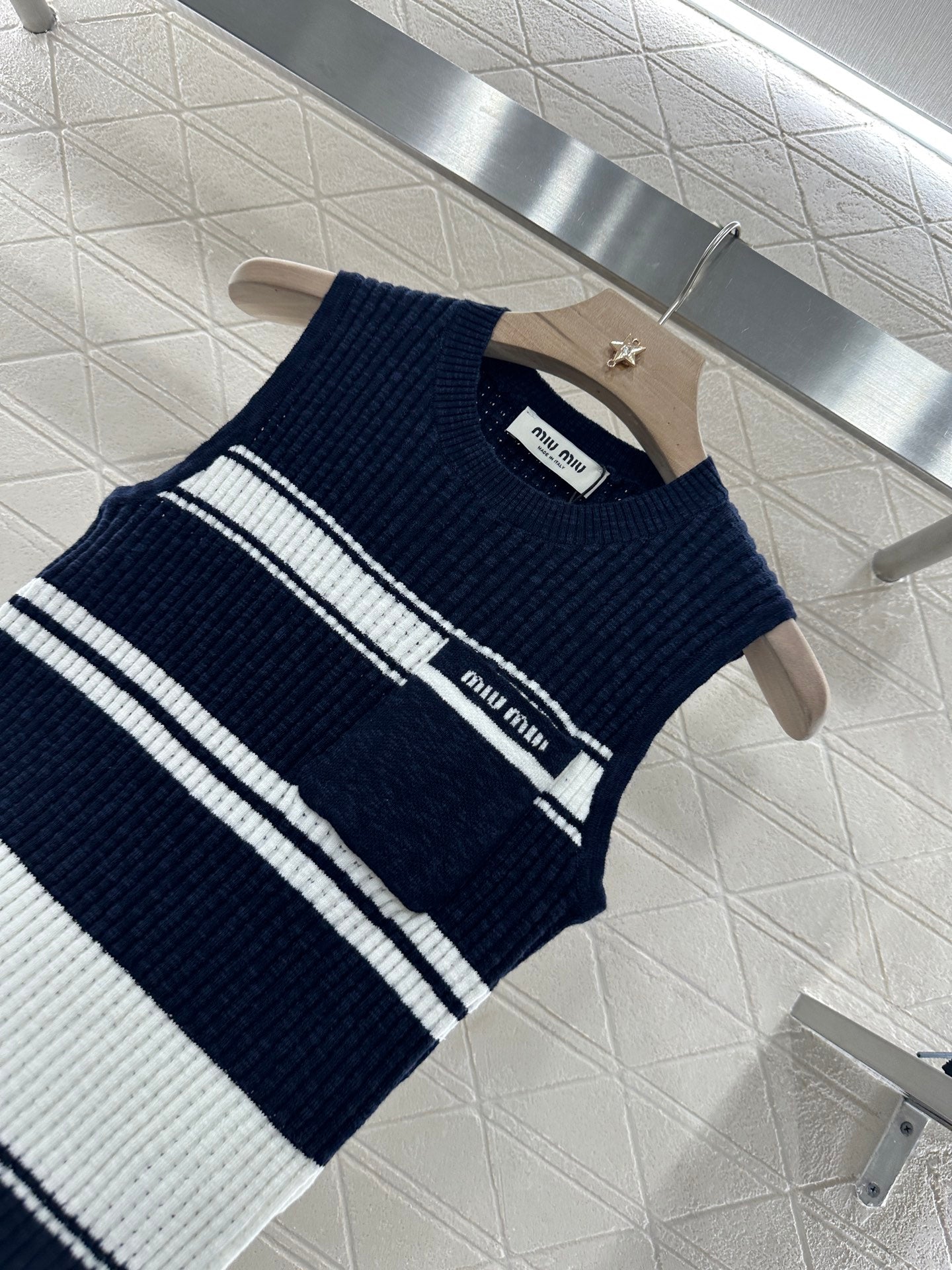 M 2025 new product Striped knitted vest