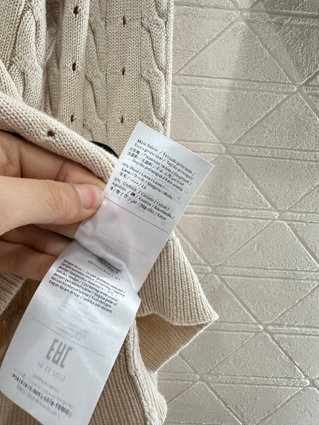 V 2025 new products Sweaters
