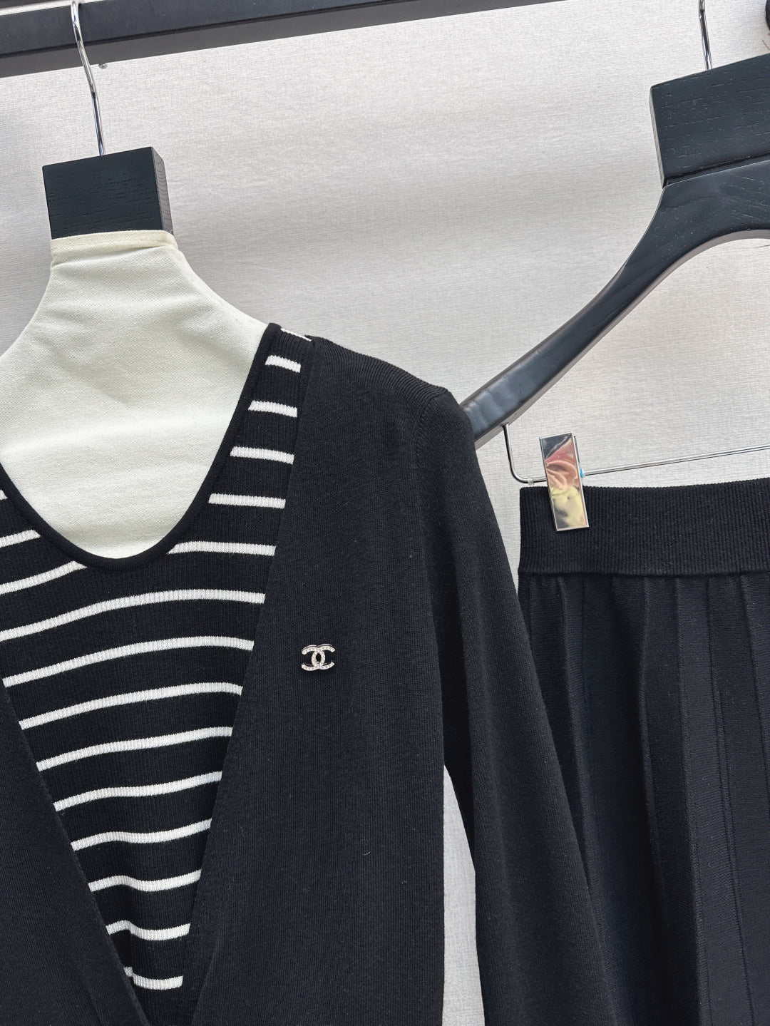C 25fw knitted suit
