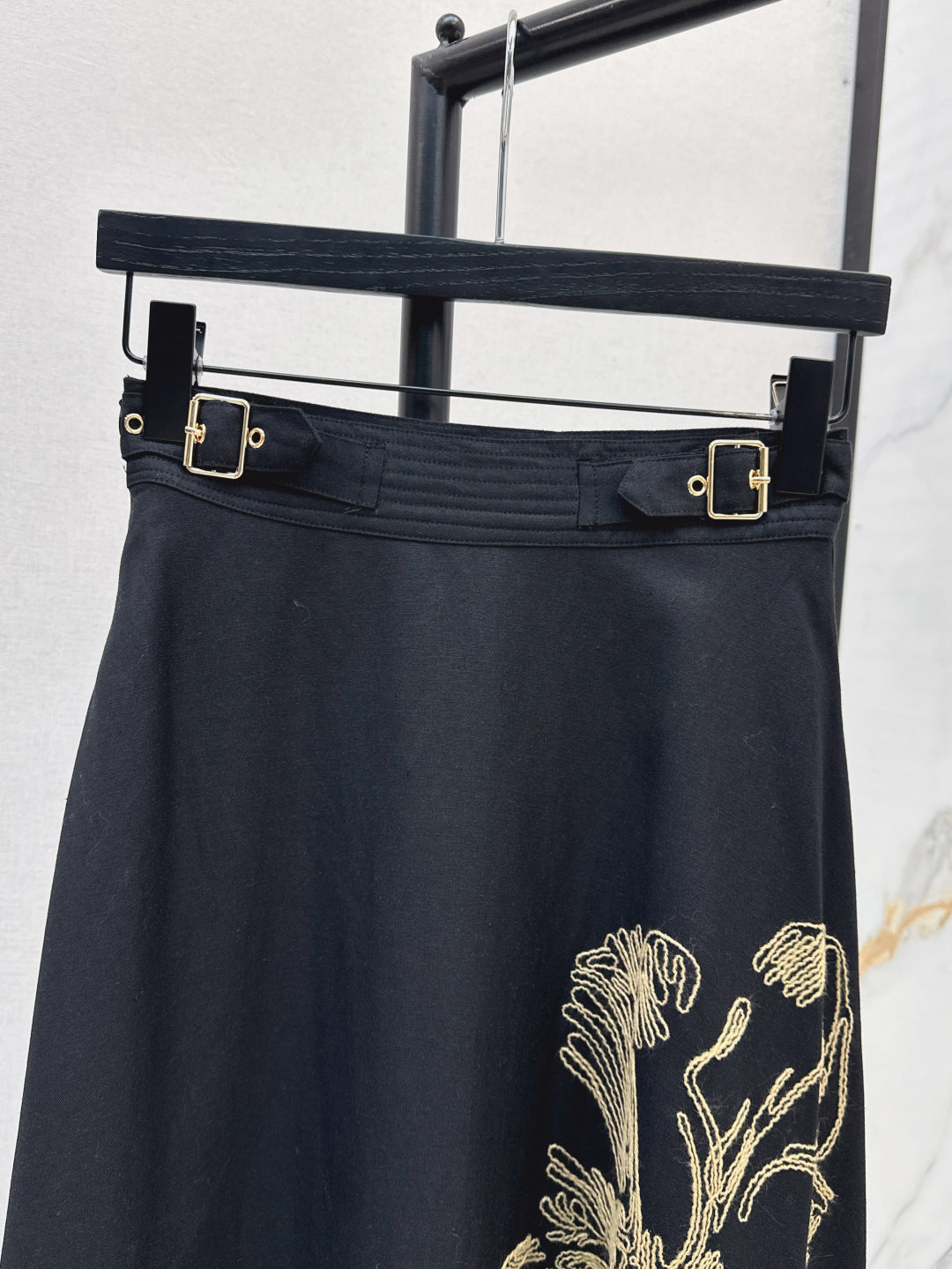 D 25ss embroidered skirt