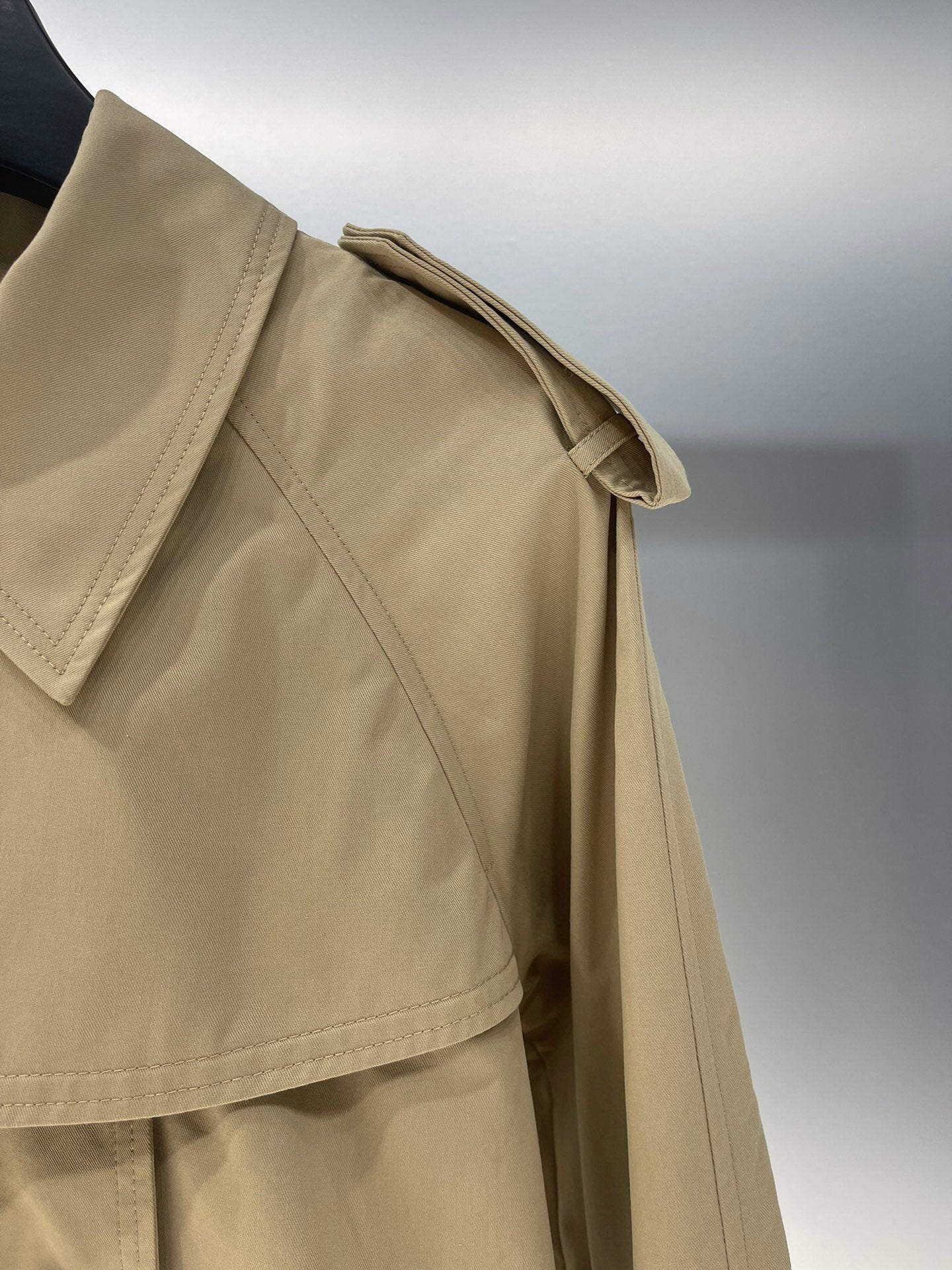 D 24fw trench coat