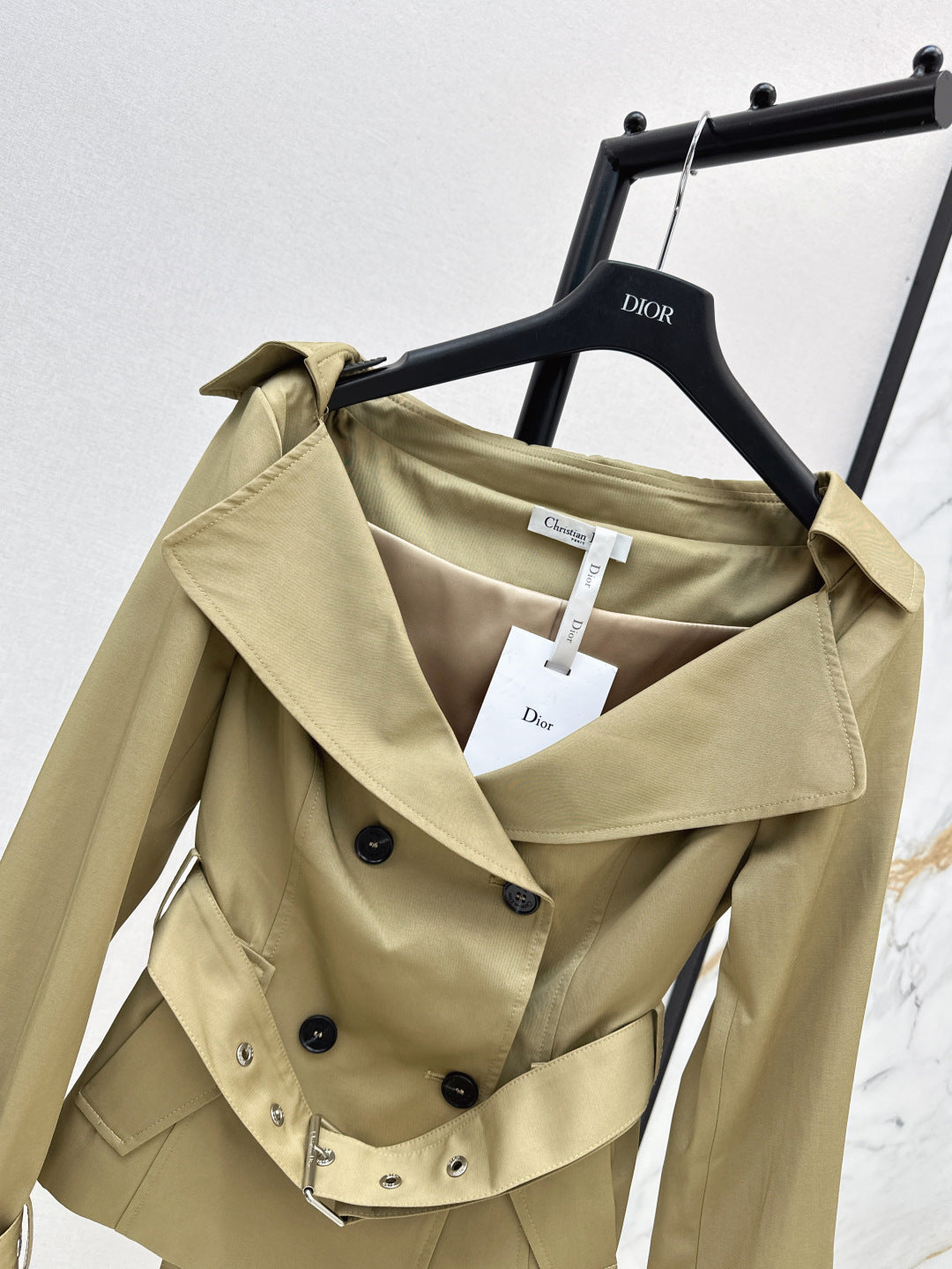 D 25fw off-shoulder jacket